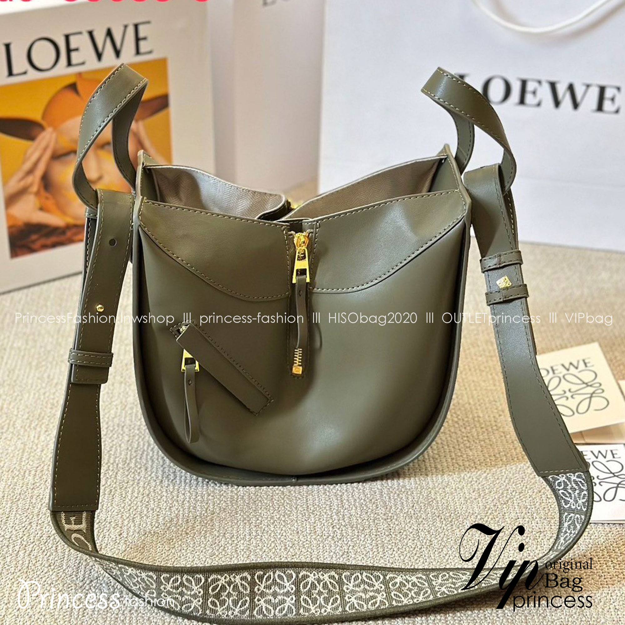 LOEWE Hammock Bag With Jacquard Strap กระเป๋ารุ่นแฮมม็อครูปทรงอันเป็นเอกลักษณ์