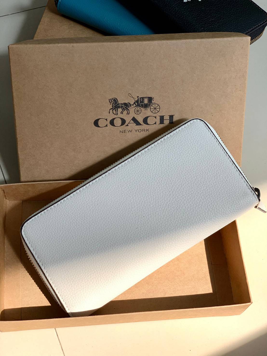 ของแท้ 💯% COACH ZIP WALLET SNOOPY LIMITED ((16122B)) พร้อมส่ง!! กระเป๋าเงินใบยาวซิปรอบ หนังแท้ลายหนังสวย