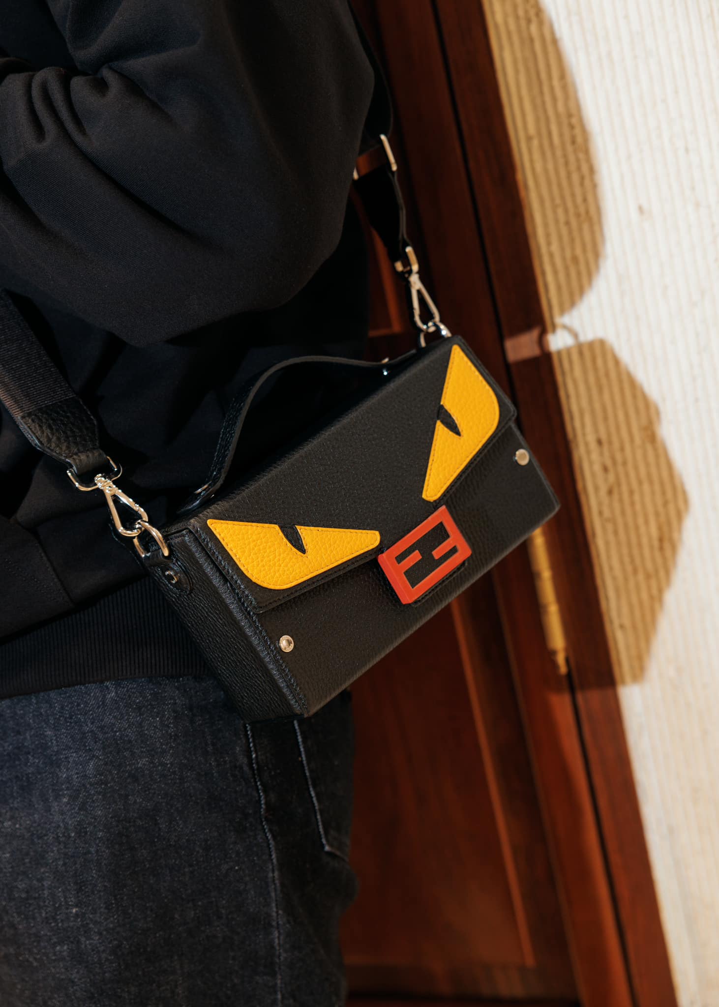 FENDI Baguette Soft Trunk Bag กระเป๋าสะพายทรงกล่อง ไอเท็มสุดเท่ ผสมผสานความทันสมัย รูปทรงกล่องสัดส่วนสวยลงตัว โดดเด่นชวนมอง