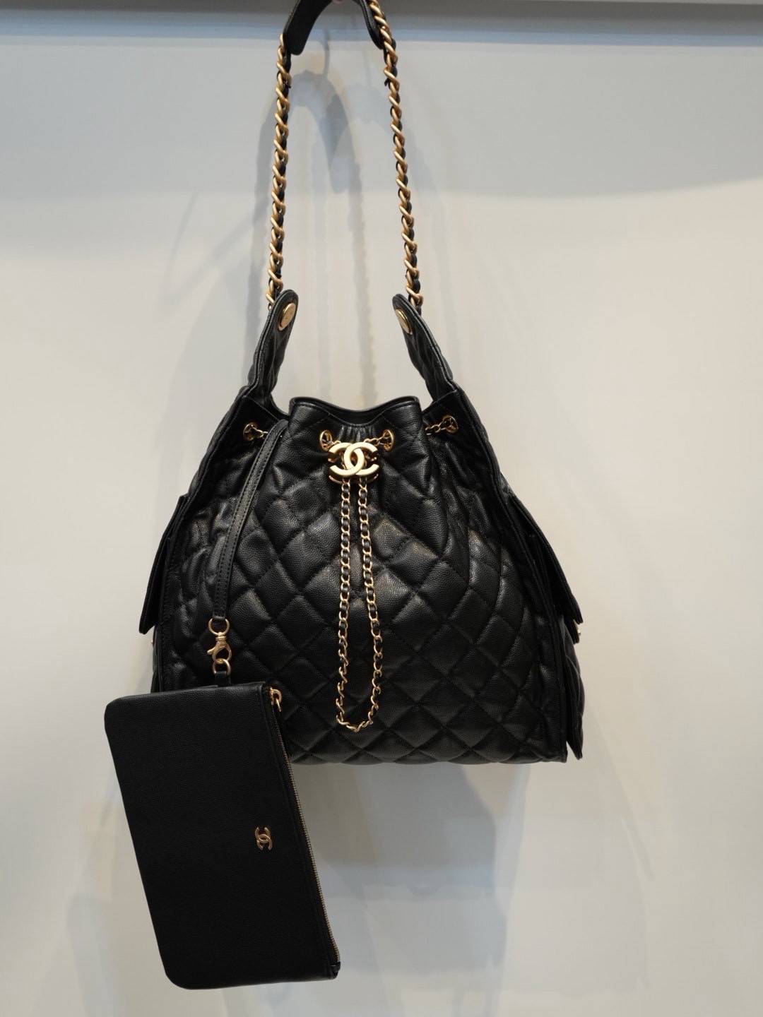 TOP ORI หนังแท้ | มีรองบ่า CHANEL 25 Medium Handbag Spring-Summer 2025 กระเป๋าสะพายรุ่นใหม่สุดฮอตแห่งปี หนังแท้ลายเกรน ที่สุดแห่งความไอคอนิก มาพร้อมใบเล็ก อะไหล่สีทองสวยหรู