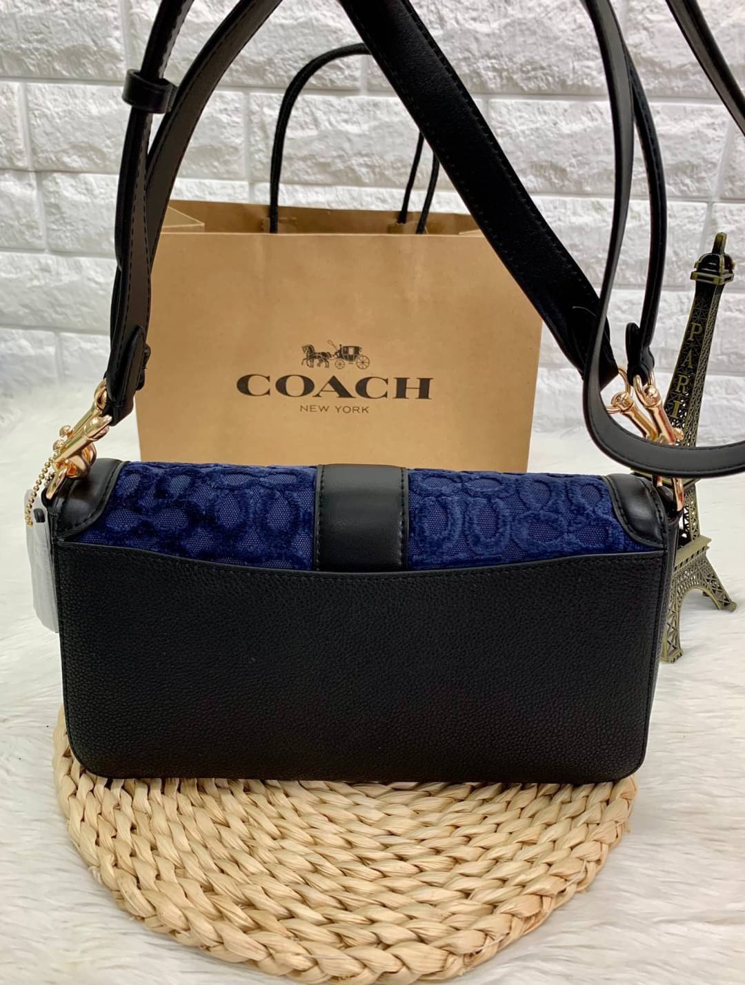 COACH GEORGIE SHOULDER BAG IN SIGNATURE VELVET 2021 ((5566)) พร้อมส่ง สวยงามมากๆค่ะ! กระเป๋าหิ้ว//คล้องไหล่//สะพายข้างได้ หนังแท้+กำมะหยี่ ด้านหน้าได้อย่างลงตัวสวยงาม มีอะไหล่โลโก้แบรนด์หรูหรา