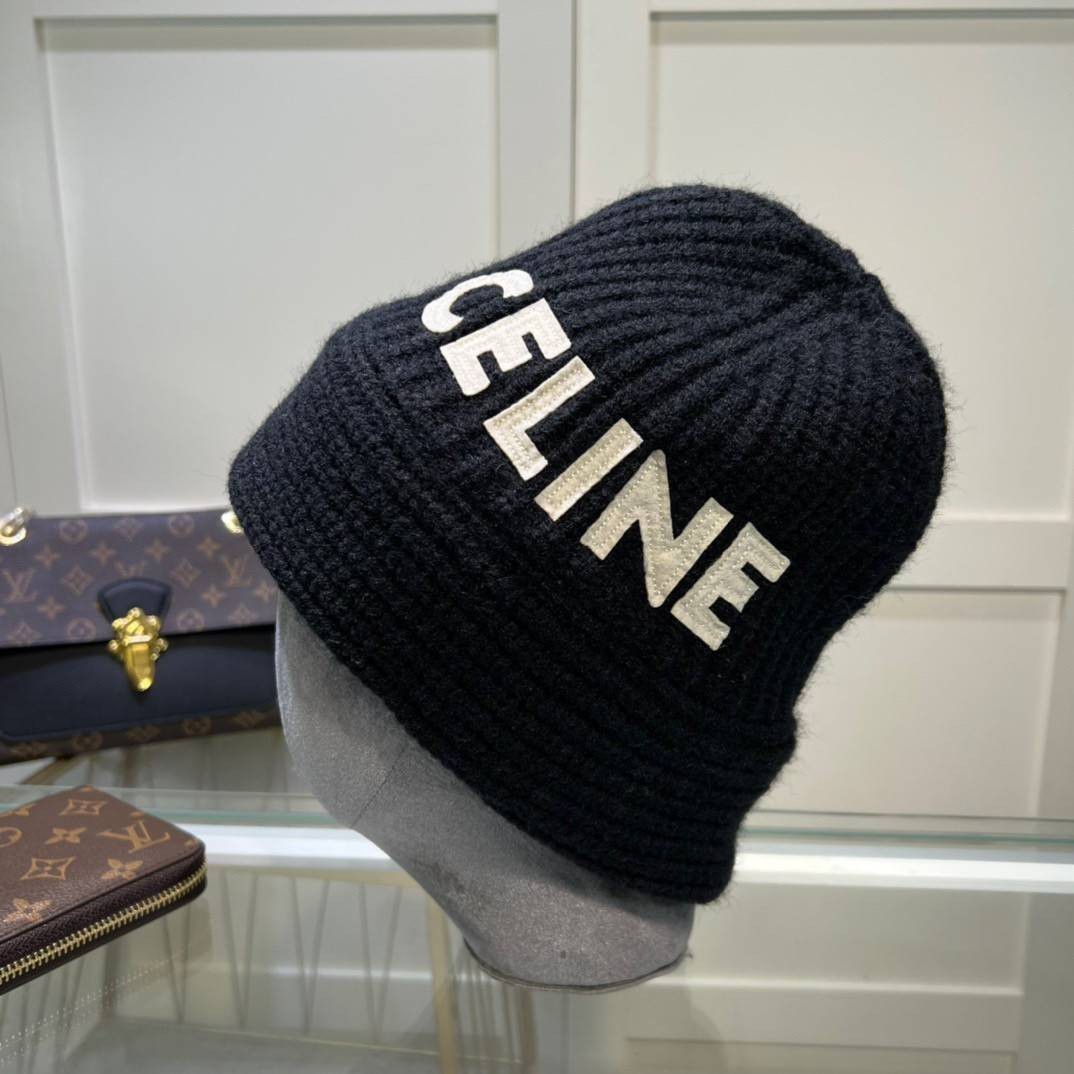 CELINE KNIT HAT / CELINE EMBROIDERED KNIT WOOL BEANIE หมวกไหมพรมเซลีน รุ่นใหม่ล่าสุด ใส่แล้วปังมากค่าา น่ารักที่สุด ใช้ได้ทั้งชายหญิง น่ารักมากกกก ไหมพรมทอแน่นเนื้อดี ตรงปกค่า