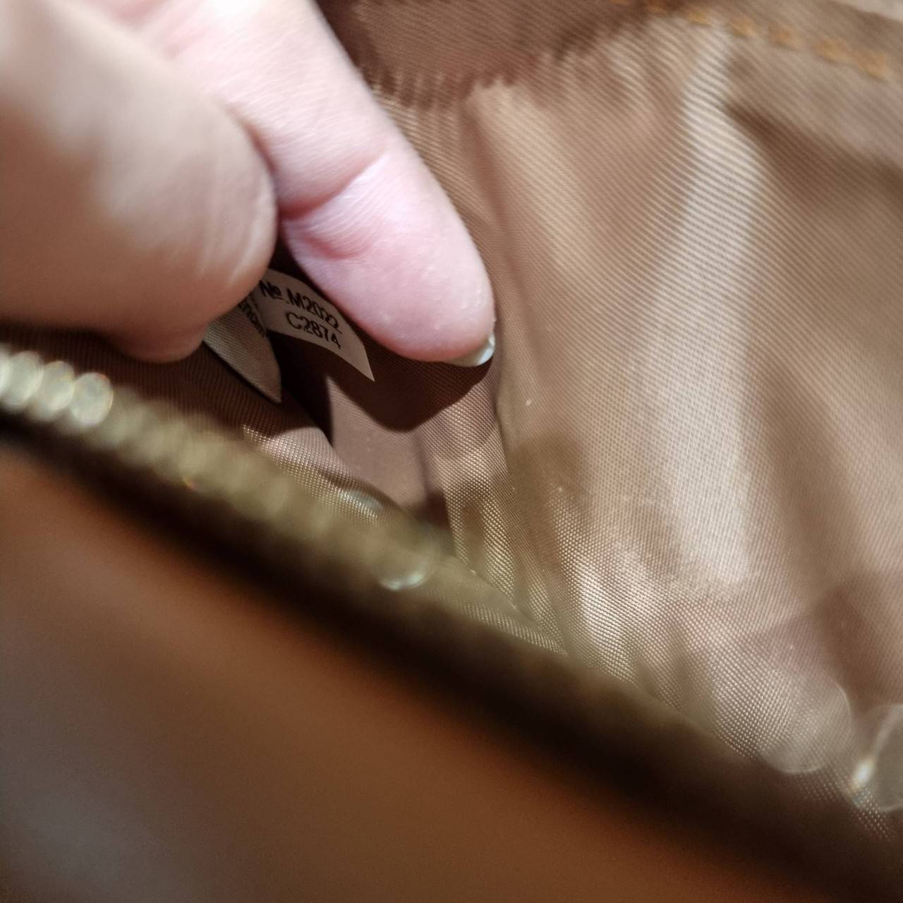 พร้อมส่ง 7 สี COACH C2874 TECH WALLET IN COLORBLOCK SIGNATURE CANVAS จัดให้สีใหม่ก่อนใคร!! ดีไซน์ใหม่ คอลเลคชั่นสวยหรู กระเป๋าสตางค์พร้อมสายคล้องมือ ง่ายต่อชีวิตมากจ้า!! มันดีอะไรเบอร์นี้ ใส่ได้ทั้งบัตร และโทรศัพท์ก็ใส่ได้ทุกรุ่น แถมยังมีช่องซิปแยกไปอีก ช