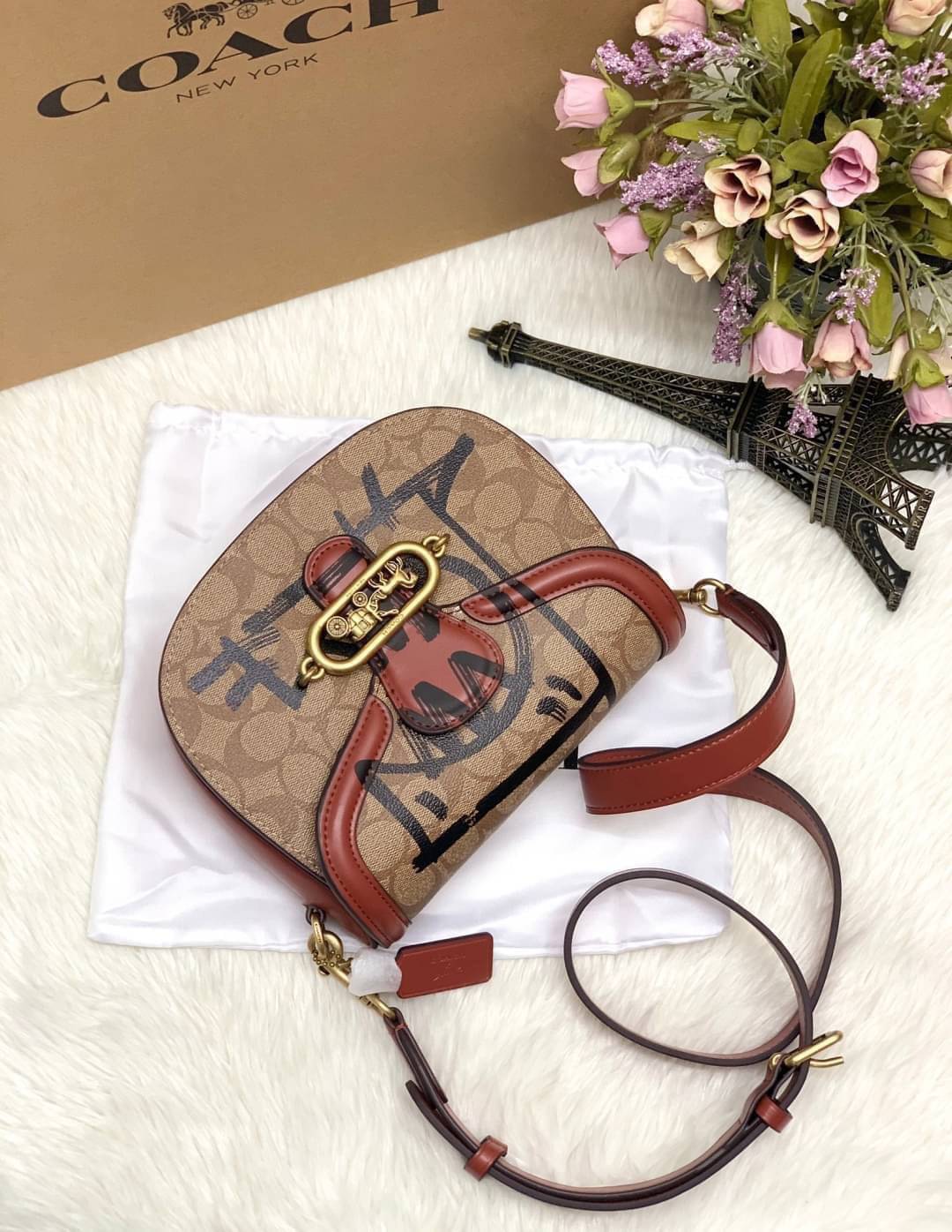 ของแท้ 💯% ได้ไปไม่ผิดหวังแน่นอนค่ะ! 📌Limited edition!! COACH REXY X GUANG YU CROSBODY BAG ((1501))