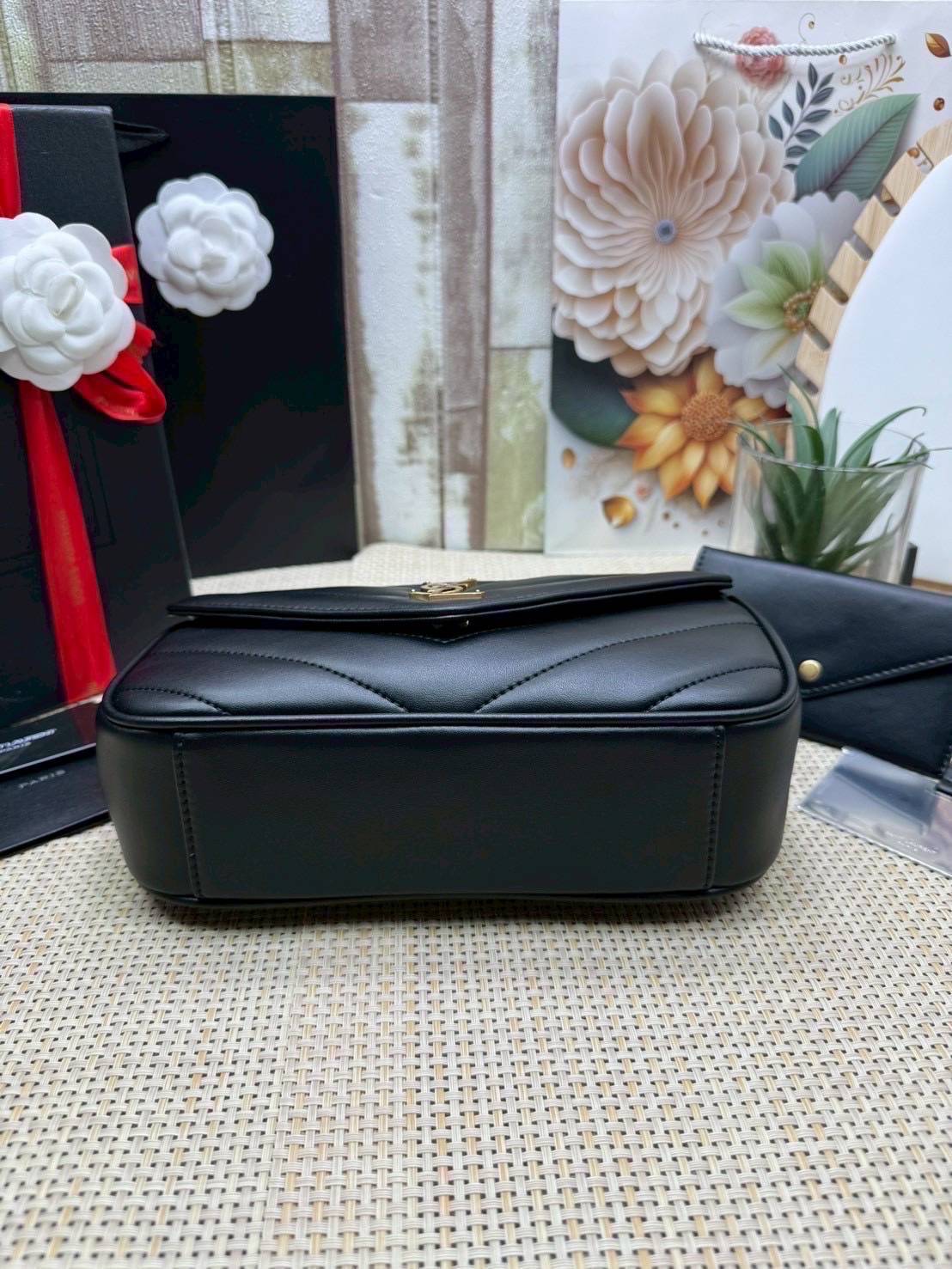 ORI หนังแท้ | YSL LOULOU small in MATELASSÉ กระเป๋าสะพายสายโซ่าีทองหรูหรา งานหนังแท้เนื้อนุ่มตะเข็บเย็บลายเชฟรอนสวยหรูโดดเด่นเป็นเอกลักษณ์ 🤍 เกรดออริจินอล หนังแท้