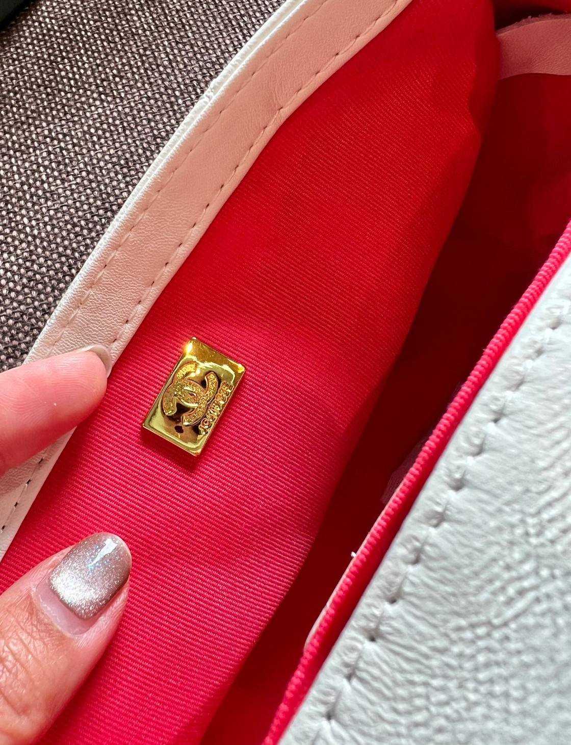 Chanel Small Flap Bag with Top Handle 8" /CHANEL CHAIN SHOULDER BAG กระเป๋าสะพายได้และหิ้วได้ หนังสวย เรียบ สัมผัสนุ่มมือ น่าใช้มากๆ