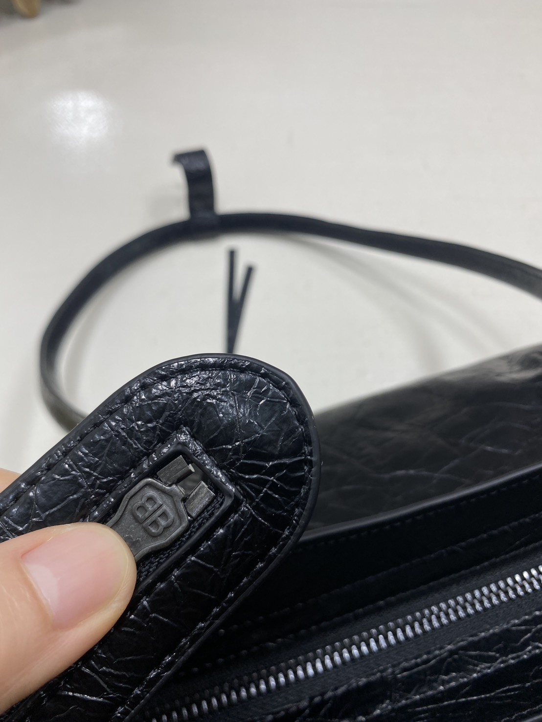 ORI หนังแท้ | Balenciaga Le City Bag East-west Bag กระเป๋าถือ/สะพายข้างทรงยาวดีไซน์โดดเด่นสวยเท่ล้ำสมัย ที่สุดแห่งความไอคอนิกไม่เหมือนใคร มีกิมมิคและลูกเล่นแพรวพราว