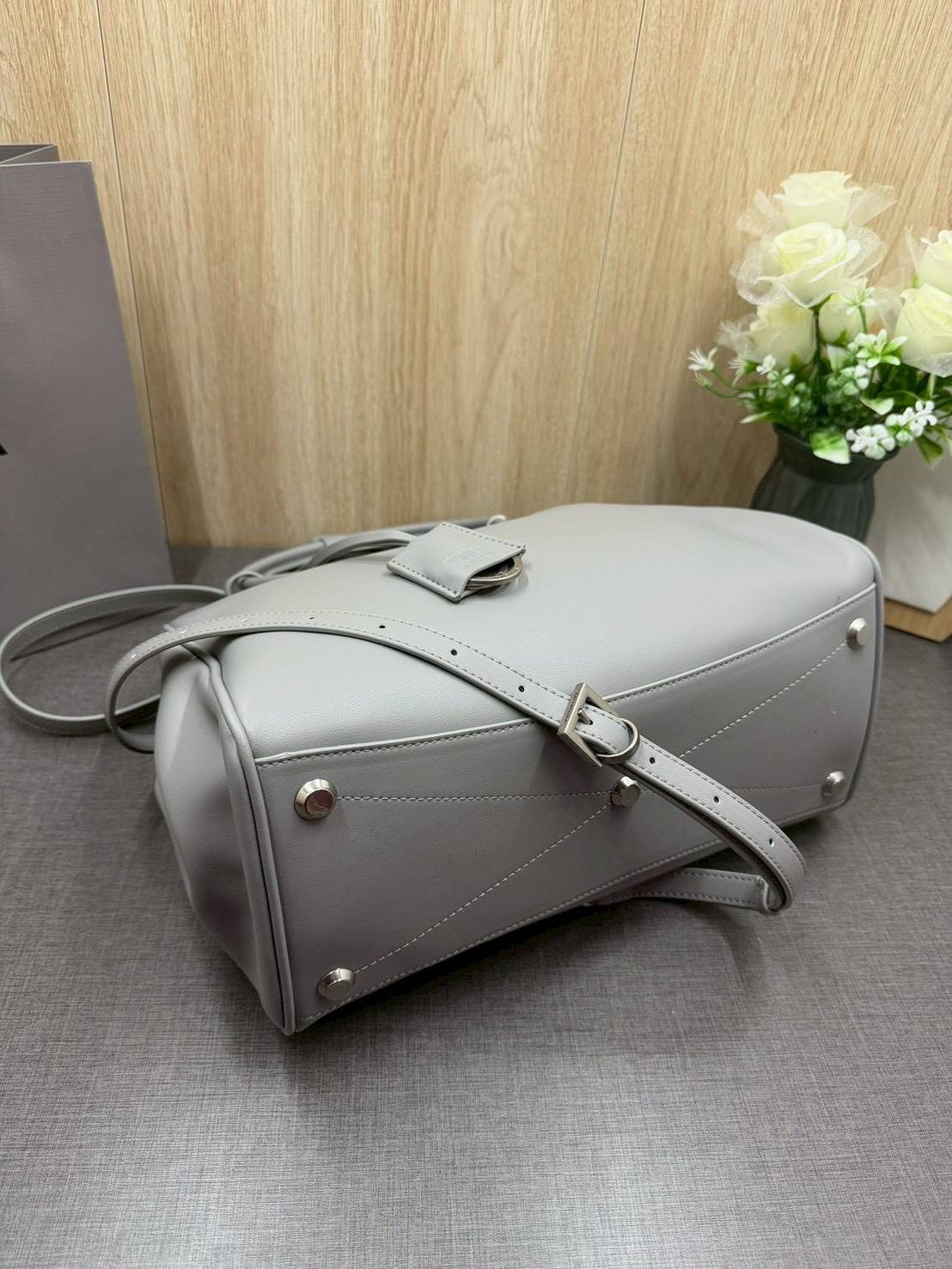 ORI หนังแท้ | Balenciaga Carry All Hampton Bag / Balenciaga Tote Bag 33cm กระเป๋าสะพายทรงโท้ท ภายในโล่งกว้าง ดีไซน์เรียบง่าย เรียบหรู