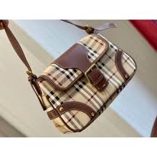 BURBERRY VINTAGE BAG / Burberry Shoulder Bag กระเป๋าสะพายไหล่ลายวินเทจ สวยคลาสสิก โทนสีใช้งานง่าย หลายโอกาศ วัสดุ PVC Canvas อย่างดี สวยอยู่ทรง ไอเท็มแนะนำ Must Have!