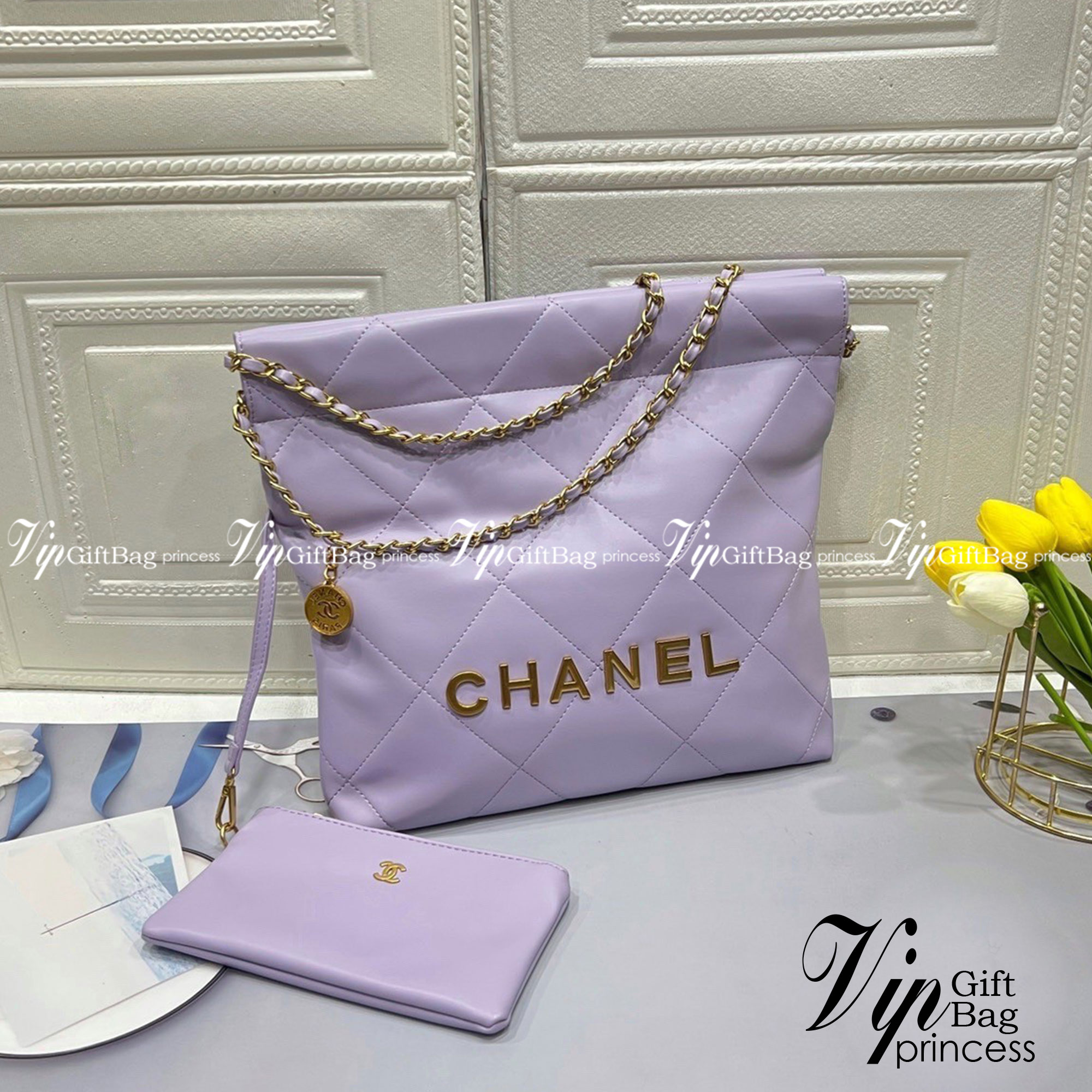 Chanel ss22 Logo CC shopping tote / Chanel 22 handbag 12" มาแรงที่สุดในตอนนี้ก็คือรุ่นนี้เลย ใช้งานง่ายรุ่นนี้สามารถใช้ได้ทั้งผู้หญิงและผู้ชายน้า เกินต้านที่สุดกับไอเท็มนี้ ที่สาวๆหรือใครๆก็ต้องมีแล้ว!! แค่เห็นก็หลงรัก กระเป๋าทรงสวย ดีเทลเรียบแต่มีคว