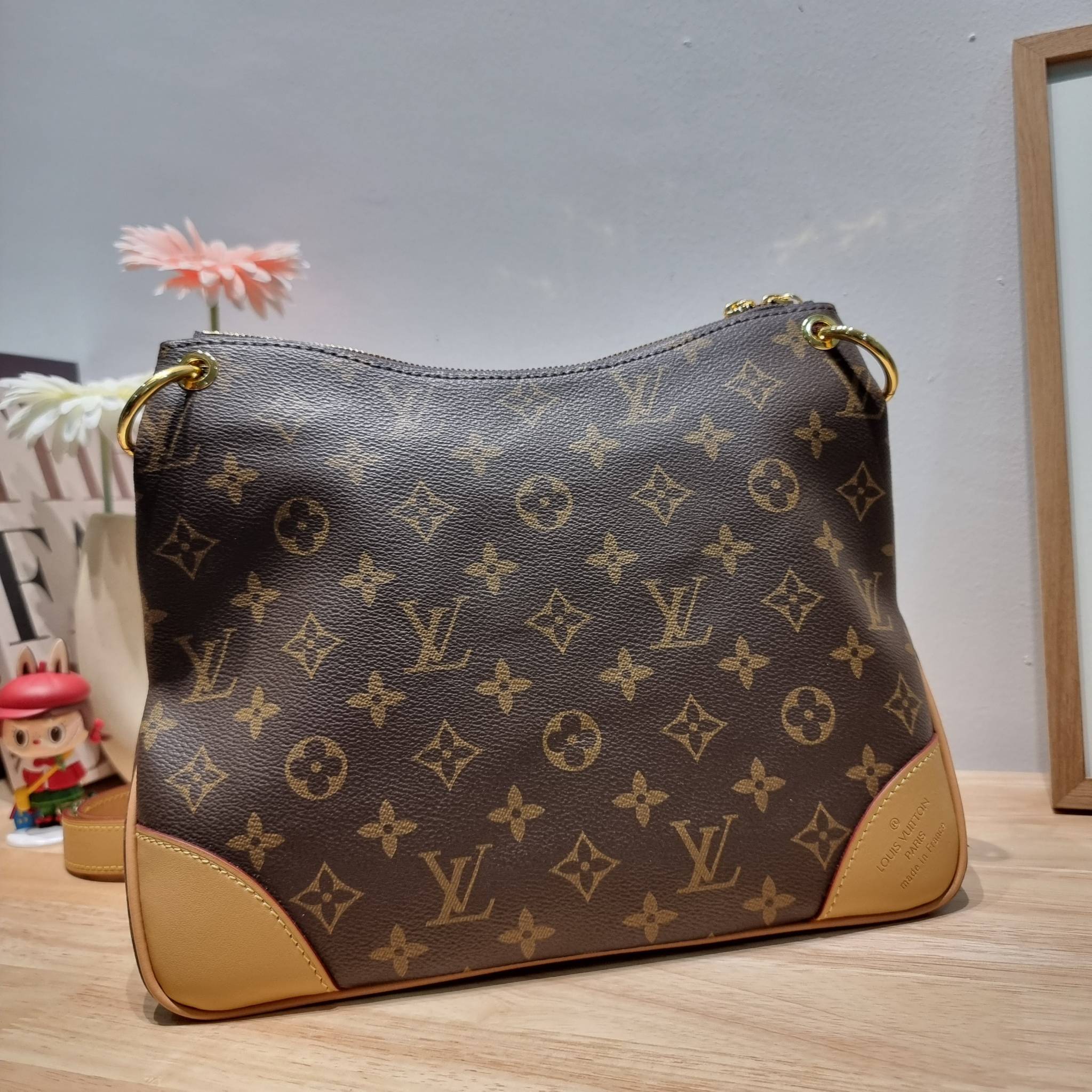 LV Odeon PM 2020 กระเป๋าสะพาย ดีไซน์คลาสสิค ใบใหญ่กำลังดี ทำให้ใช้งานได้สะดวก วัสดุหนังแคนวาสทนทาน