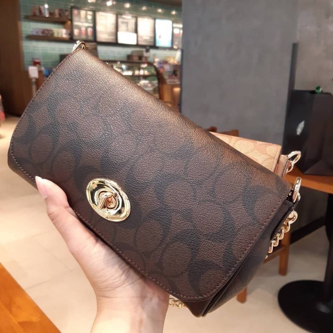 COACH F34615 MINI RUBY CROSSBODY IN SIGNATURE CANVAS ไอเท็มหายาก!! Best seller!! ยกให้น้องเลย!! 👍🎊👍💥 กระเป๋าสะพายข้างรูบี้ ทรงกะทัดรัด ไซส์กำลังดี ดีไซน์เรียบหรูในความเป็นเอกลักษณ์โค้ช ใช้งานง่าย สะดวก วัสดุหนังแคนวาสเคลือบ