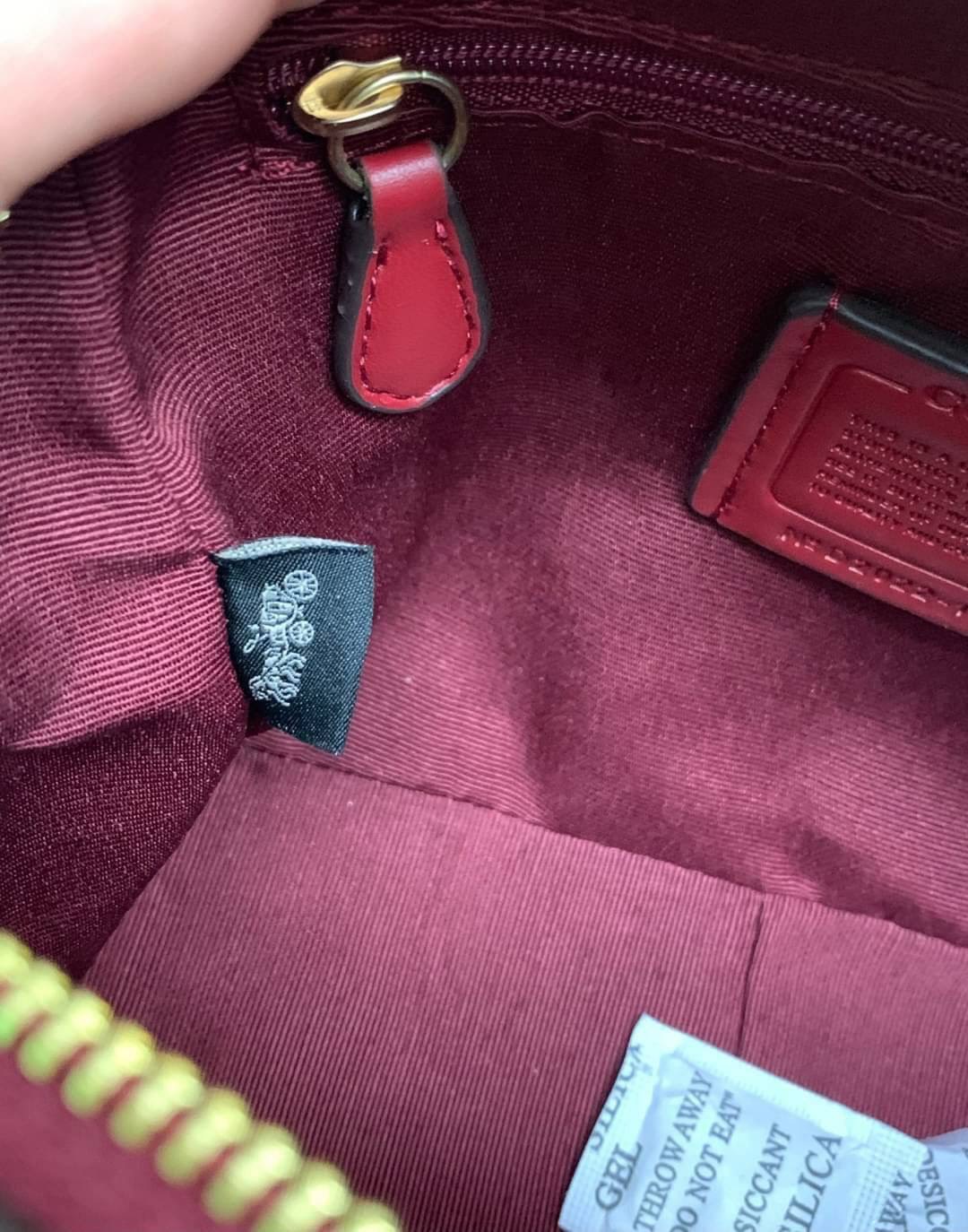 Coach Dempsey Camera Bag In Signature Jacquard With Stripe And Coach Patch ((1912)) พร้อมส่งที่ไทย! กระเป๋าสะพายครอสบอดี้ร์กรือสะพายข้างได้ วัสดุJacquard+หนังแท้ สวยงามมากๆค่ะ