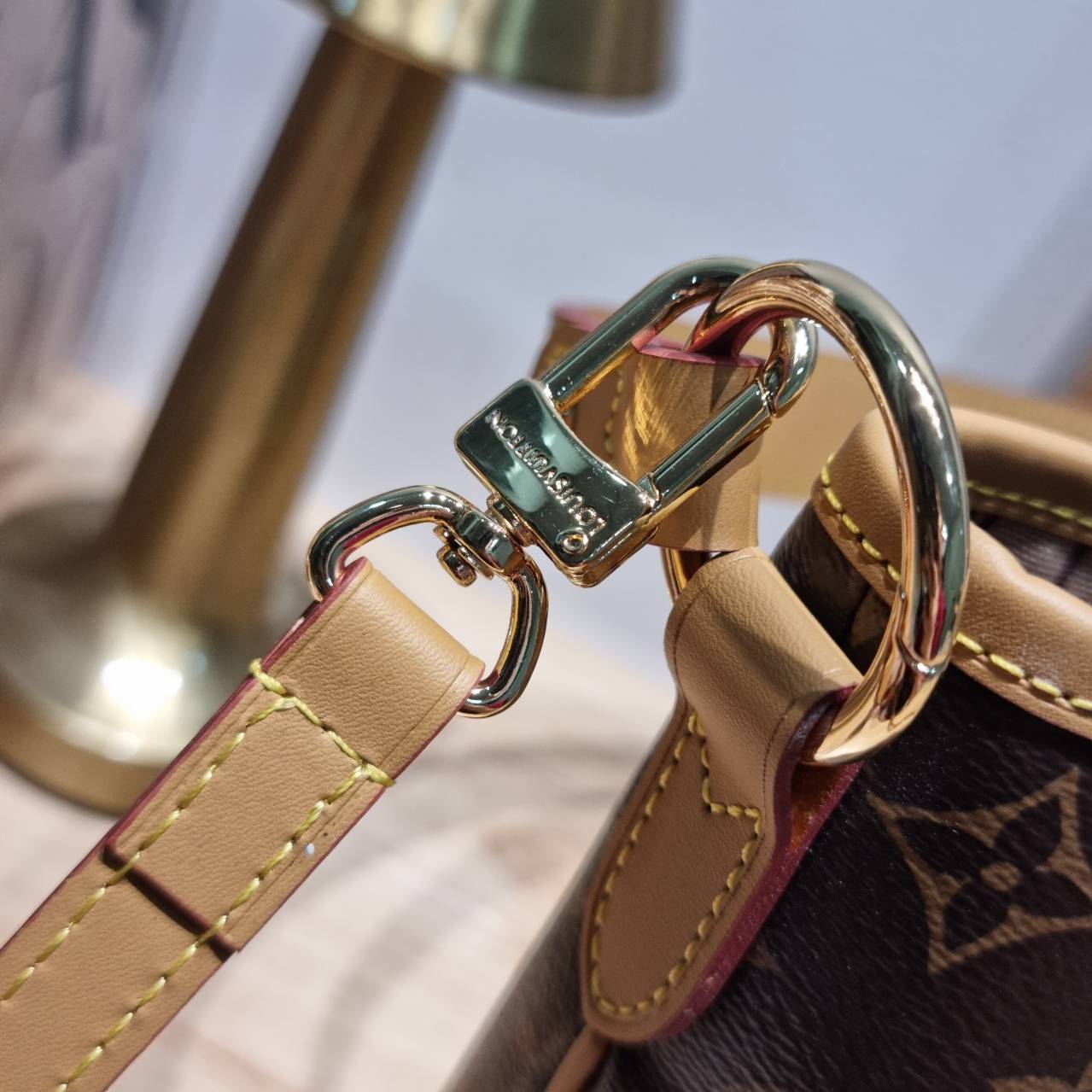 LV delightful newer bag กระเป๋าทรงโท้ทสุดปัง รุ่นขายดี ที่มาในไซส์ใหม่ สะดวกพกพามากๆ สายสะพายมีมาให้ 2 แบบ คล้องไหล่ และสายสะพายข้าง