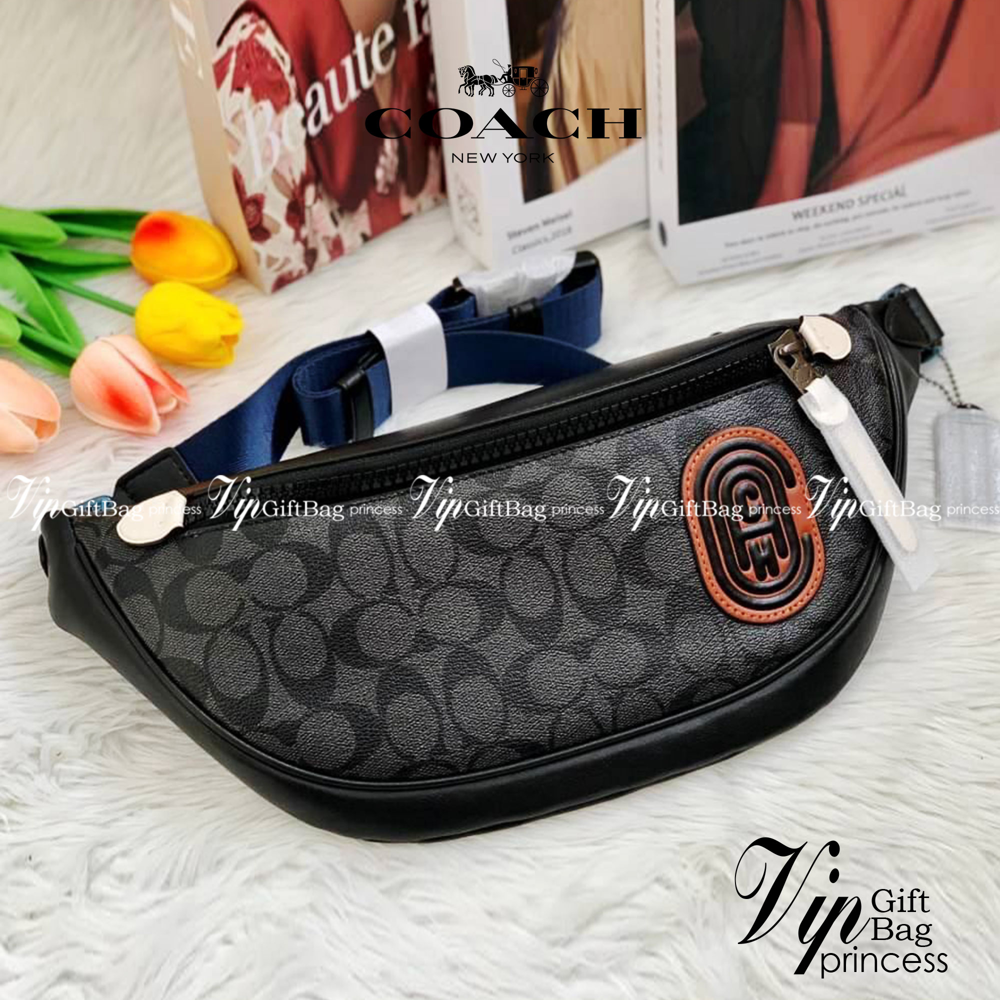 รุ่นที่หนุ่มๆต้องมีติดตัวค่ะ Coach Belt Bag ใบใหญ่คะ! ((79037)) กระเป๋าคาดอกด้านหน้า//คาดไปทางด้านหลัง//หรือคาดเอวได้ ตามแต่ความถนัดได้เลยนะคะ หนังแท้ นิ่มสวย มีช่องซิปหลักให้2ช่องใส่ของสำคัญได้ครบเลยนะคะ ใบใหญ่ใส่จุค่ะ! สายคาดเลื่อนปรับแบบฟรีไซด์ค่ะ 