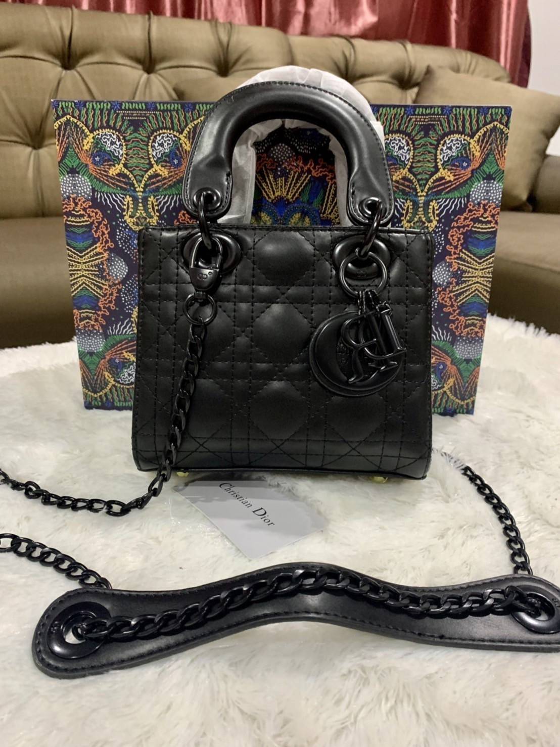 VIP 】MICRO LADY DIOR BAG Cloud ฺBlack & Pink My ABC Cannage Lambskin : VIP GIFT WITH PURCHASE (GWP) พรีเมี่ยมกิ้ฟ Limited Edition จาก DIOR DUTYFREE COUNTER ความสง่างามอีกหนึ่งรุ่นของ Dior รูปทรงสีเหลียม ขนาดกระทัดรัด อะไหล่เข้ากับสีกระเป๋า ตั้งอยู่ทรง ฐาน