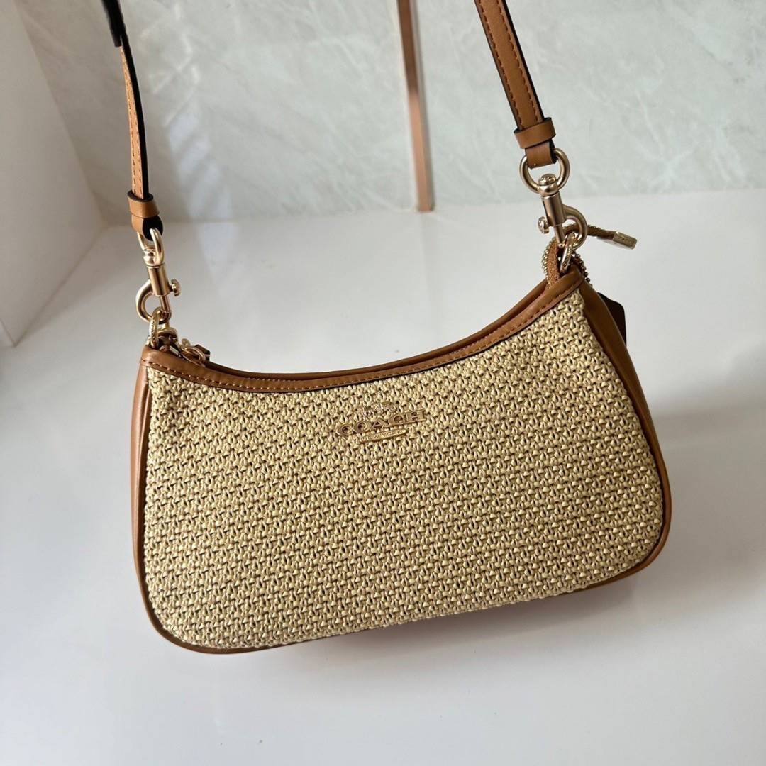 COACH TERI SHOULDER BAG (CR350) กระเป๋าทรงโฮโบ ทรงพอชดีไซน์ใหม่ เกรดท็อปออริ 1:1 สลับแท้ ใช้งานต่างประเทศได้