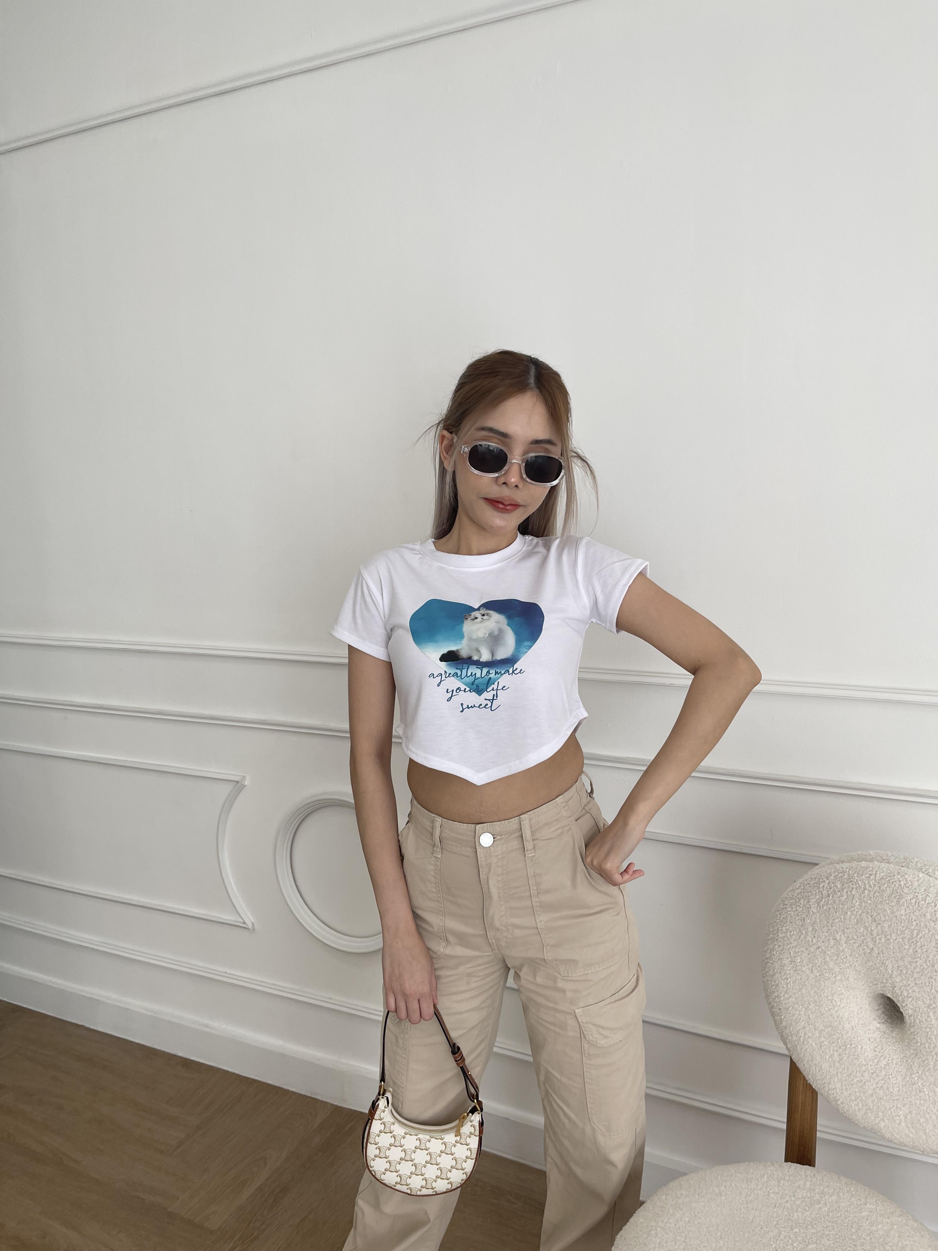 พร้อมส่ง 🏓🍄 Mocha crop เสื้อครอปพิมพ์ลายแมว (IN38409)
