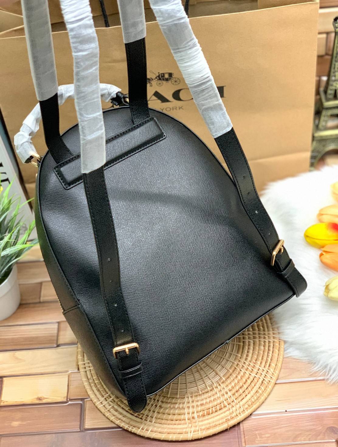 COACH JORDYN BACKPACK IN BLOCKED SIGNATURE ((76622//76624//76715)) พร้อมส่ง กระเป๋าสะพายหลังแบบมีหูหิ้ว หนังแท้ หนังนิ่มอย่างดีเลยค่า ด้านหน้ามีช่องซิปหนึ่งช่องสำหรับใส่ของจุกจิกนะคะ เปิดปิดช่องหลักแบบซิปคู่ หัวซิปมีหนังห้อยมาให้ ภายในกระเป๋าโล่งใส่สัมภาร