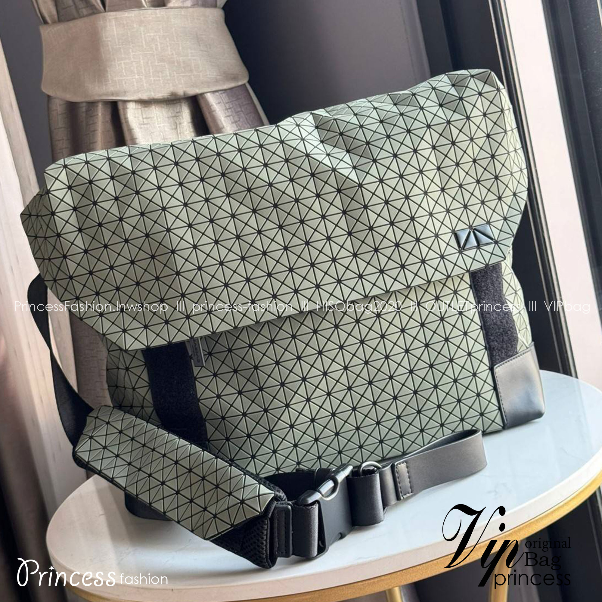 พร้อมส่ง 4 สี Baobao issey miyake Sling shoulder bag / Miyake geometric-panelled Laptop กระเป๋าสะพาย 🧡 เกรดออริจินอล 1:1 สลับแท้