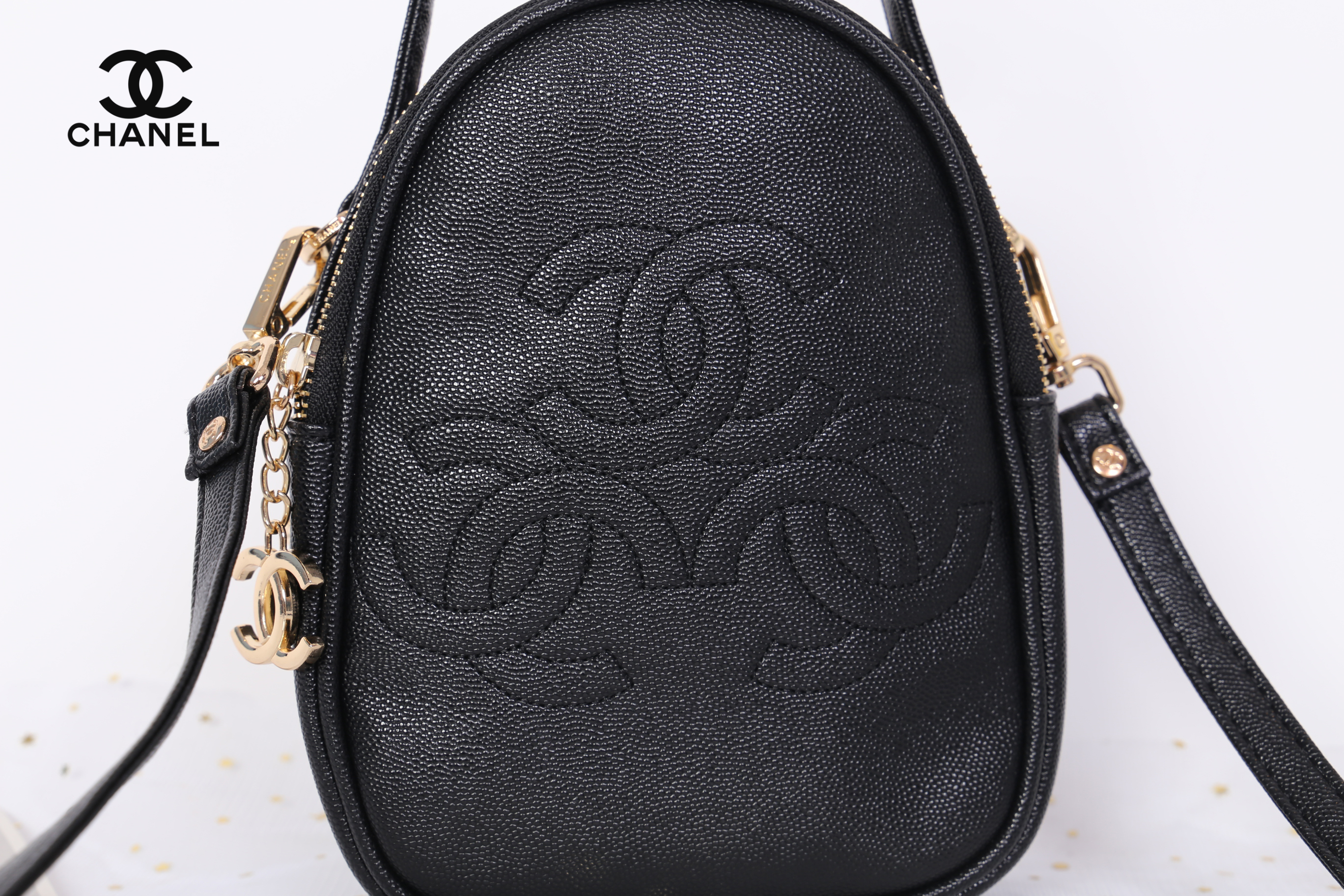 CHANEL Chanel Triple crossbody with two zip กระเป๋าสะพายใช้งานได้ทั้งแบบถือ และสะพาย crossbody หนังลายคาเวียร์