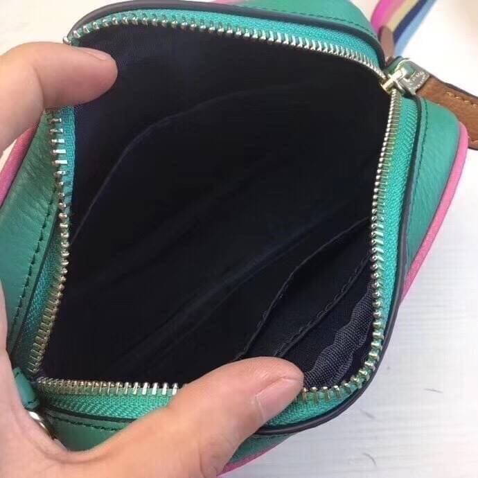 COACH JES CONVERTIBLE BELT BAG IN COLORBLOCK 2IN1 !! กระเป๋าคาดอก/สะพายข้าง ใช้ได้ถึง 2 แบบ!! คุ้มค่ามากที่สุด!! วัสดุหนัง pepble ดีไซน์เรียบ แต่หรู ภายในเป็นช่องโล่ง ใบนี้สาวๆที่ไม่ชอบพกของเยอะ เหมาะมากๆน้า 🙇♀️ ของดีราคาจับต้องได้ ไอเท็มนี