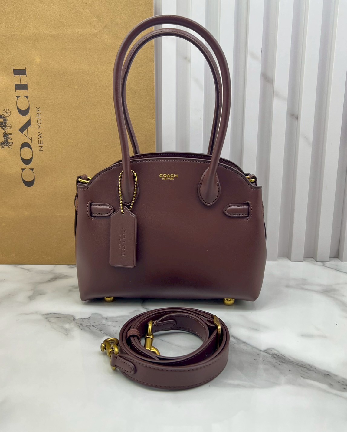 ORI หนังแท้ | Coach Soft Empire Carryall Bag 28 กระเป๋าสะพายทรงโฮโบ รุ่นใหม่ล่าสุด ดีไซน์เรียบง่าย สะพายไปคาเฟ่ ไปเที่ยวถ่ายรูปสวยๆ คือเหมาะสุดๆ หูสะพายยาว พอดีไหล่ ภายในแบ่งสัดส่วนไว้ดี ใบจริงหนังสวยมากๆ
