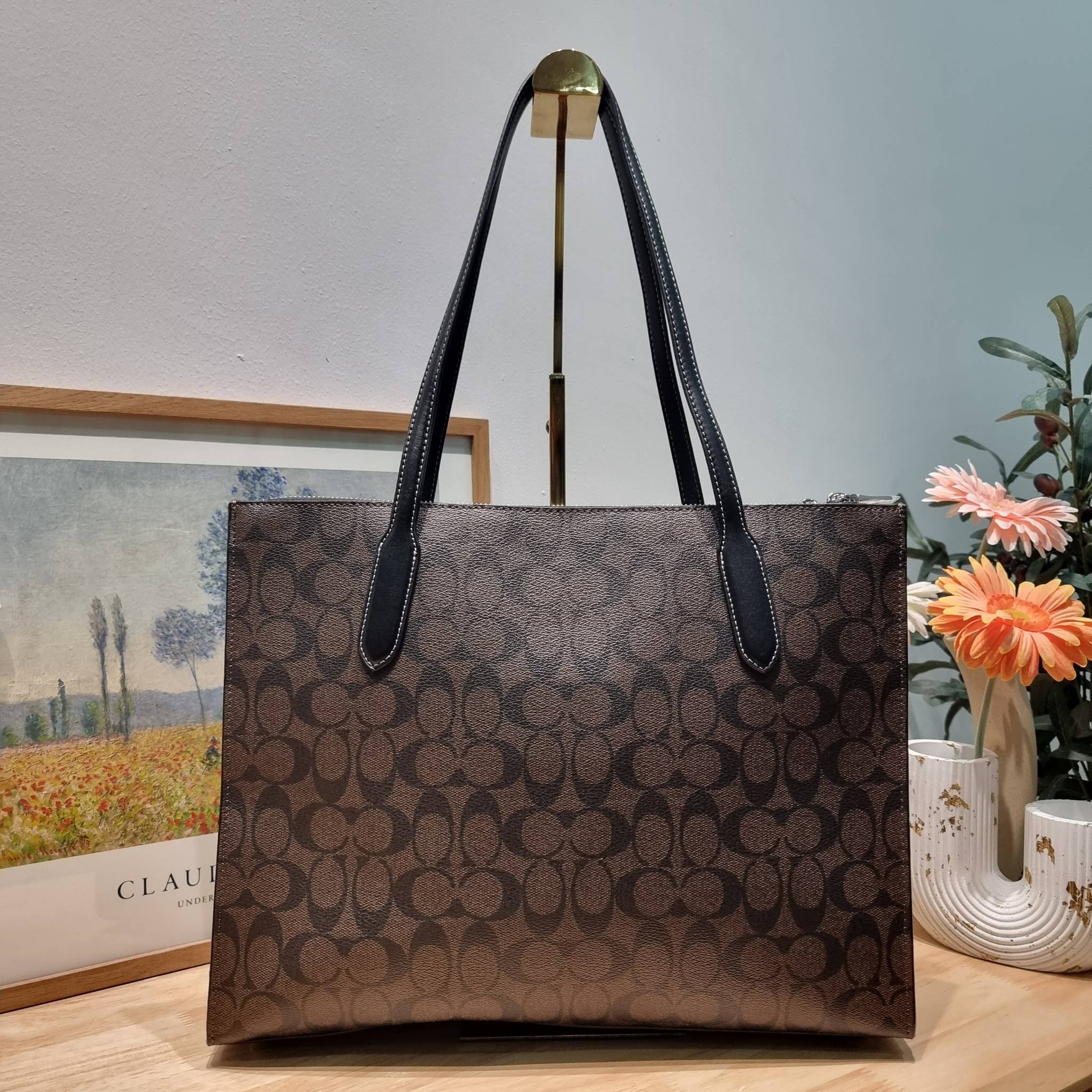 COACH NINA TOTE IN SIGNATURE CANVAS CL399 พร้อมส่ง 2 สี กระเป๋าโท้ทสะพายไหล่ ใบใหญ่ คอลเลคชั่นใหม่ ตอบโจทย์คนที่ชอบใส่ของเยอะๆได้อย่างดี ดีไซน์รูปทรงคลาสสิค เรียบหรู