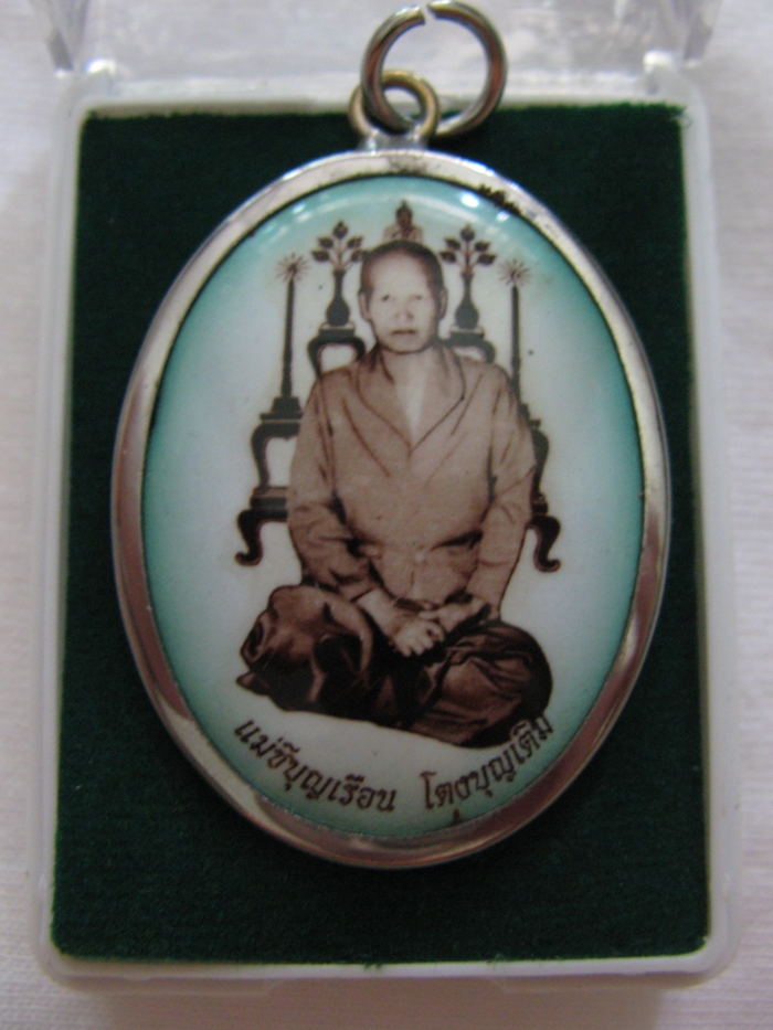 สินค้าหมดค่ะ ล็อกเก็ตแม่ชีบุญเรือน โตงบุญเติม รุ่นสรงน้ำ๕๔ เลี่ยมสแตนเลส วัดอาวุธวิกสิตาราม พร้อมกล่องเดิมค่ะ