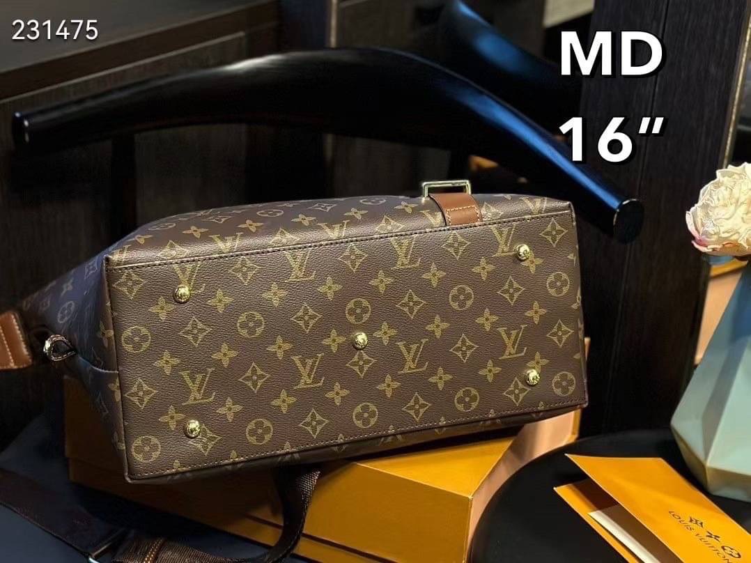 LV KEEPALL Monogram Canvas Bag 40cm กระเป๋าเดินทางสุดคลาสสิค ขนาดจุใจพิมพ์ลายโมโนแกรมแคนวาส ไอเท็มที่จะทำให้การเดินทางไม่ธรรมดาอีกต่อไป ด้วยดีเทลความเป็นเอกลักษณ์ เรียบแต่หรู