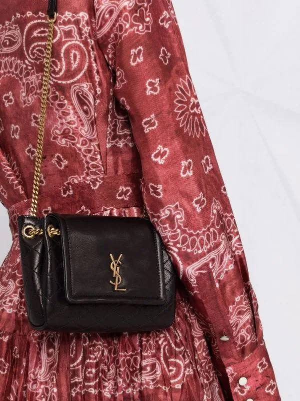 Yves Saint laurent mini nolita in lambskin / YSL mini nolita น้องสาวคนสวยที่ต้องตาเมื่อแรกเห็น กระเป๋าสะพายดีไซน์หรู ไซส์มินิ แบรนด์นี้ไม่เคยทำให้ผิดหวังจริงๆ ด้วยดีเทลความเรียบง่ายแต่มีความหรูอยู่ในตัว วัสดุหนังแกะ สัมผัสดีงามมากๆ เปิด-ปิดด้วยกระดุมแม่เห
