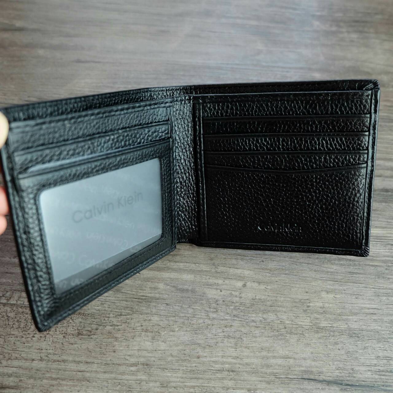 Calvin Klein Leather Credit Card Fold with Metai Clio Key Fob Set กระเป๋าสตางค์ใบสั้น Set สุดคุ้มมอบให้เป็นของขวัญ หรือใช้เองก็แนะนำค่ะ