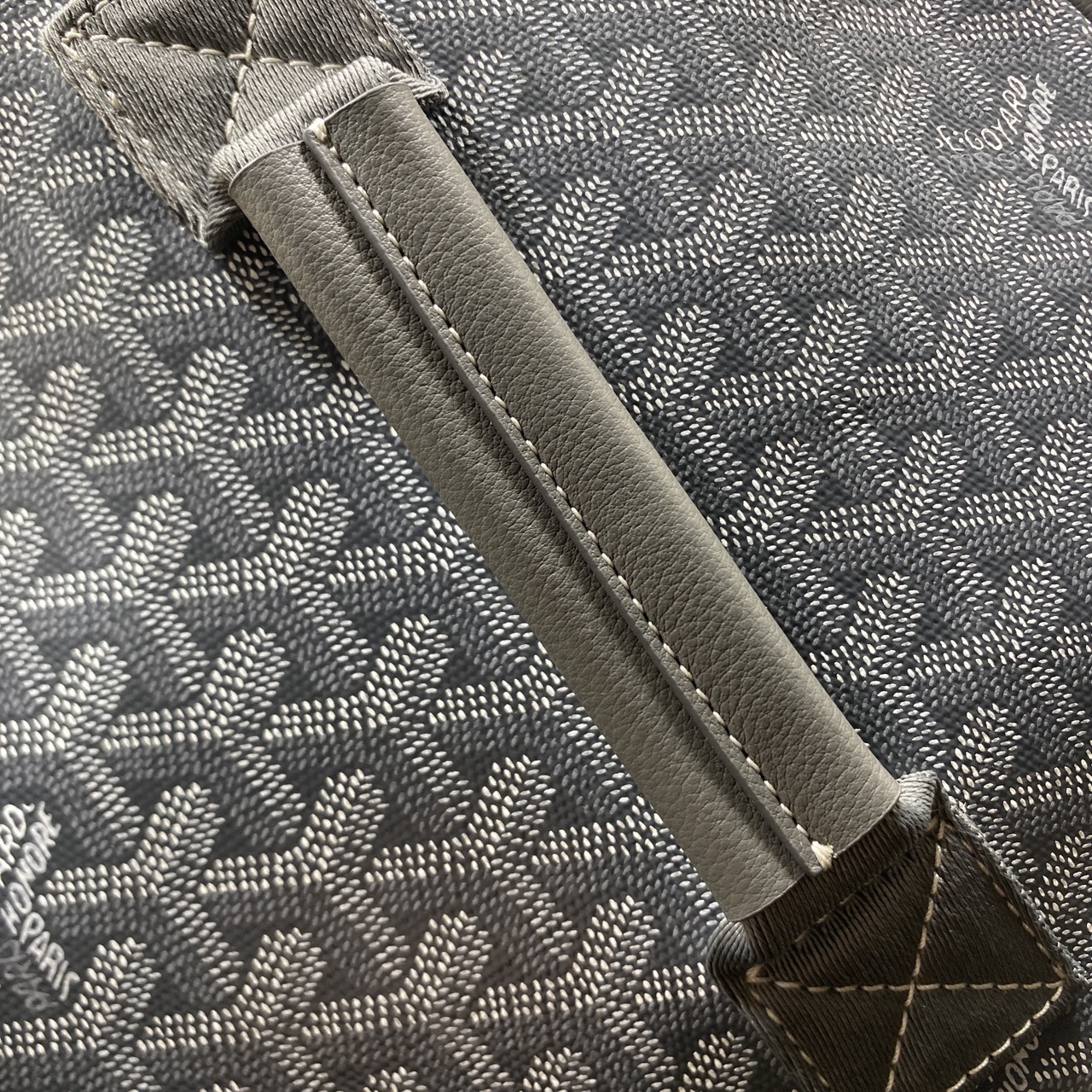 ORI หนังแท้ | Goyard Barrel 40 Sports Bag กระเป๋าสะพายทรง Keepall ใบใหญ่ ดีไซน์สปอร์ต ภายในโล่งกว้าง จุของได้เยอะ มีหูจับด้านบน เพิ่มฟังชั่นหูหิ้วด้านข้าง สะดวกใช้งาน