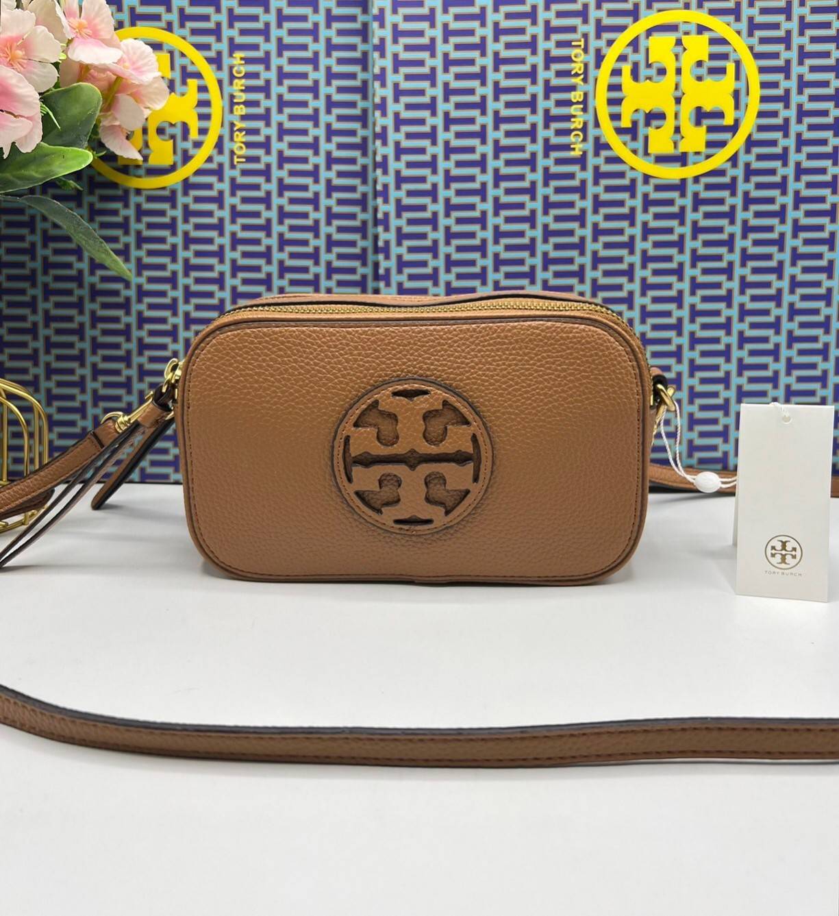 TORY BURCH Miller Mini Crossbody Bag / TORY CAMERA BAG / TORY BAG พร้อมส่ง 5 สี กระเป๋าสะพายใบเล็กมินิมอลในรูปทรงใหม่ที่คล่องตัว