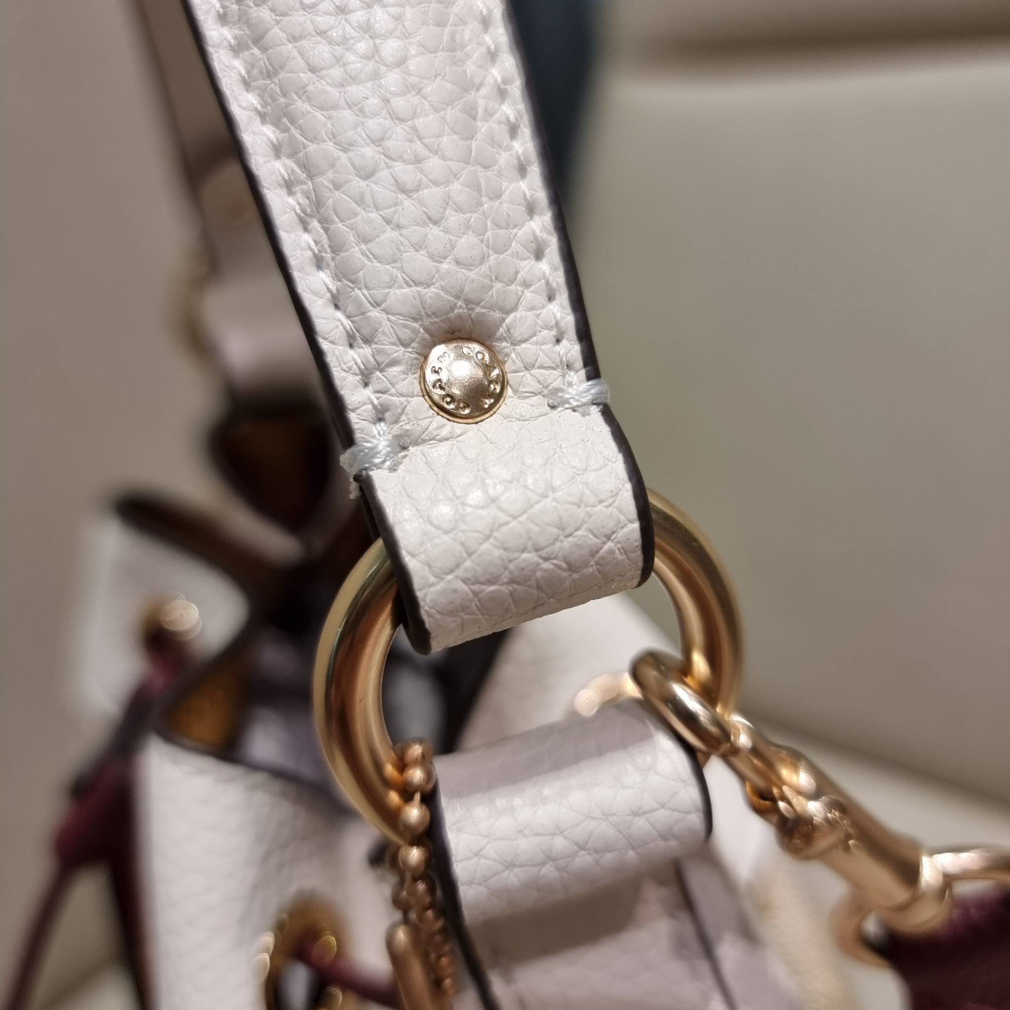 COACH C7084 DEMPSEY DRAWSTRING BUCKET BAG IN SIGNATURE JACQUARD WITH STRIPE AND COACH PATCH พี่สาวใบใหญ่สุดสวยมาแล้วจ้า!! กระเป๋าทรงถังไซส์ใหญ่ ที่สาวๆรอคอย ใช้งานง่ายด้วยการรูดหนังปิดรอบปากกระเป๋า ทุกอย่างลงตัวที่สุด!! โดดเด่นด้วยลวดลายสีสันที่ละมุนมาก ว