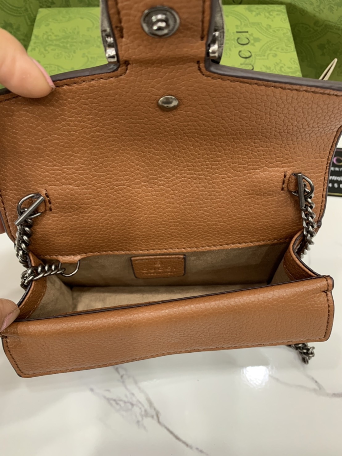 หนังแท้ GUCCI Denim Dionysus mini bag / GG Dionysus Shoulder bag / GG Denim Dionysus พร้อมส่งที่ไทย กระเป๋าสะพายข้างเดนิมสีเข้มสลับหนังแท้สีน้ำตาลงาช้าง เกรดหนังคุณภาพดียิ่งใช้หนังยิ่งสวย โทนสีน่าใช้มากก มาในดีไซน์คลาสสิคเรียบหรูเข้ากับทุกลุ๊คแบบไม่มีเอ้า