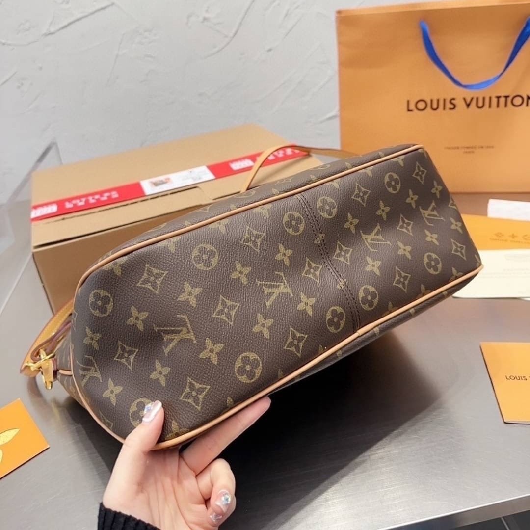 LV Delight Tote Bag กระเป๋าทรงโท้ทใบใหญ่ ขนาดจุได้แบบล้นๆ มาพร้อมใบเล็กเข้าเซ็ทพิเศษที่สุด!! สมใจใครที่มองหากระเป๋าใบโปรด