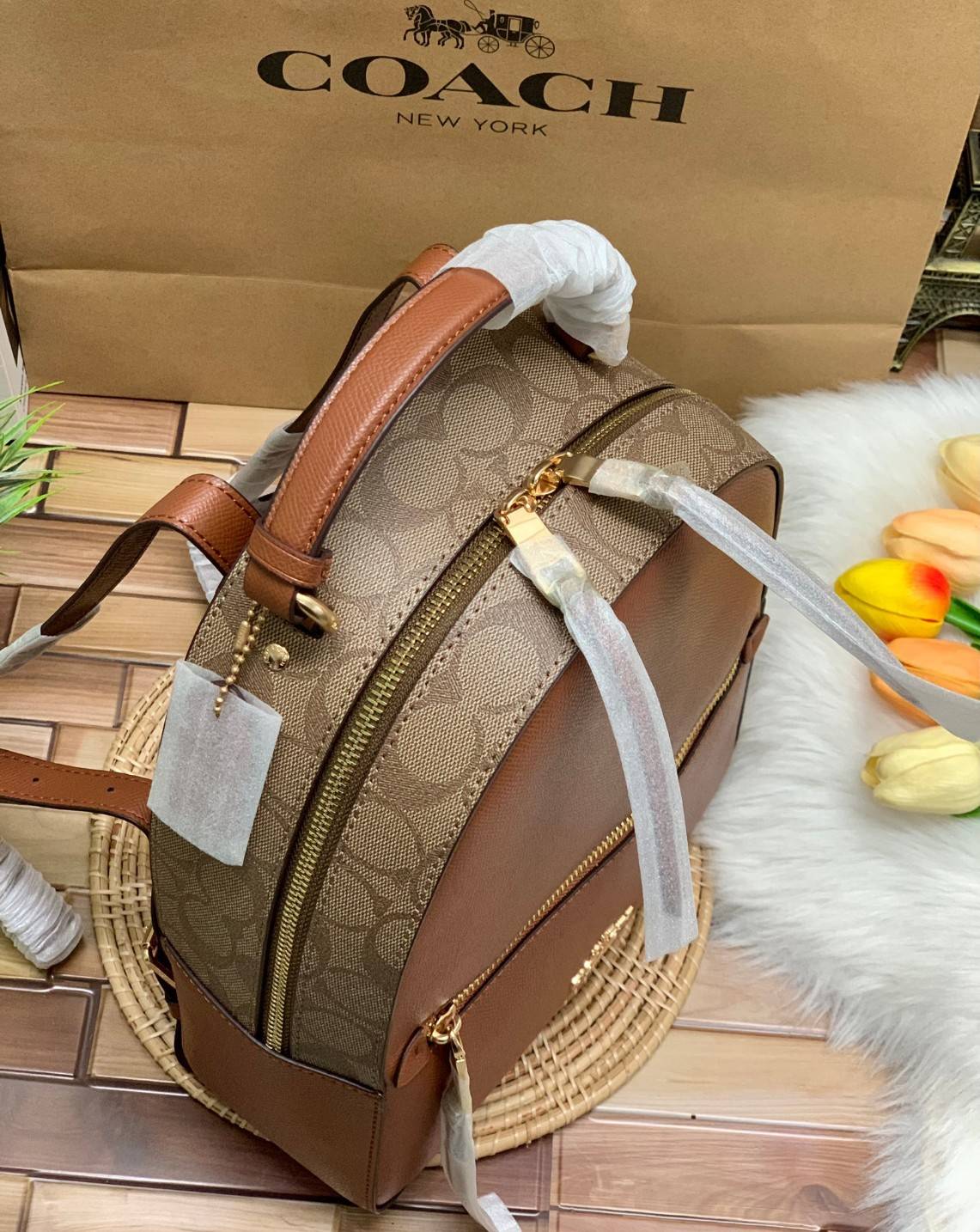 COACH JORDYN BACKPACK IN BLOCKED SIGNATURE ((76622//76624//76715)) พร้อมส่ง กระเป๋าสะพายหลังแบบมีหูหิ้ว หนังแท้ หนังนิ่มอย่างดีเลยค่า ด้านหน้ามีช่องซิปหนึ่งช่องสำหรับใส่ของจุกจิกนะคะ เปิดปิดช่องหลักแบบซิปคู่ หัวซิปมีหนังห้อยมาให้ ภายในกระเป๋าโล่งใส่สัมภาร