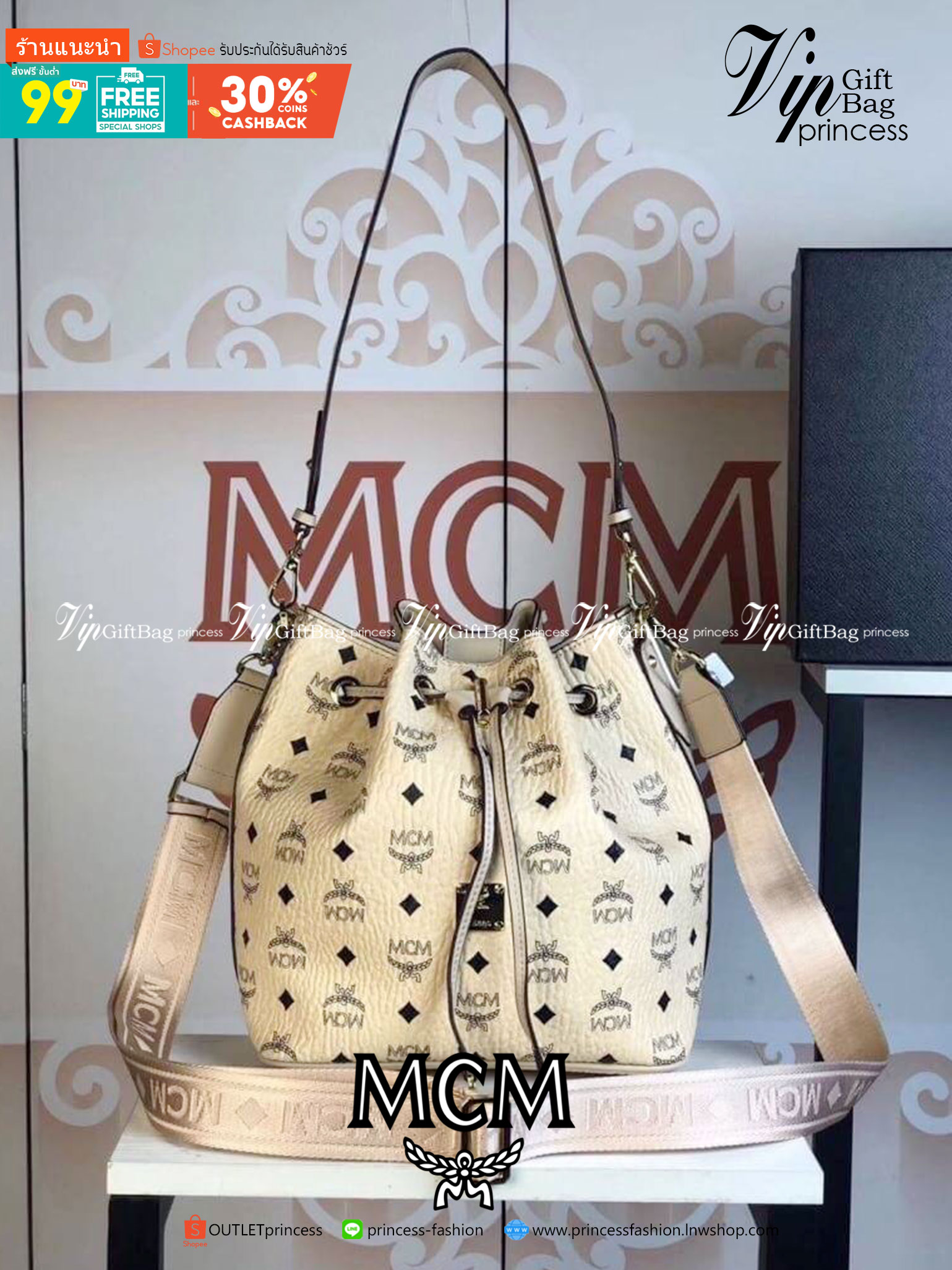 หนังแท้ M.C.M Essential Visetos Original Drawstring Small Cognac / M.C.M Aren Drawstring Bag in Visetos Original กระเป๋าสะพายทรง bucket ขนาดน่าใช้ ภายในเป็นช่องโล่งกว้าง จุของได้เยอะ งานหนังแท้ทั้งใบ ใต้กระเป๋ามีหมุดรองฐานอย่างดี ช่วยถนอมกระเป๋า สายสะพายส