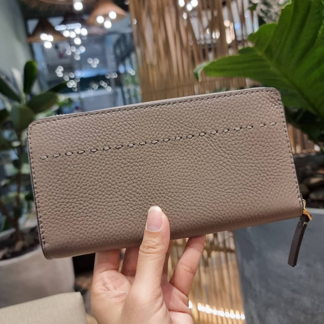 TORY BURCH MCGRAW ZIP CONTINENTAL WALLET กระเป๋าสตางค์ใบยาวรุ่นหายาก จัดเต็มสีสวยพร้อมส่ง ขนาดกำลังพอเหมาะ วัสดุหนังวัวสัมผัสดีมาก