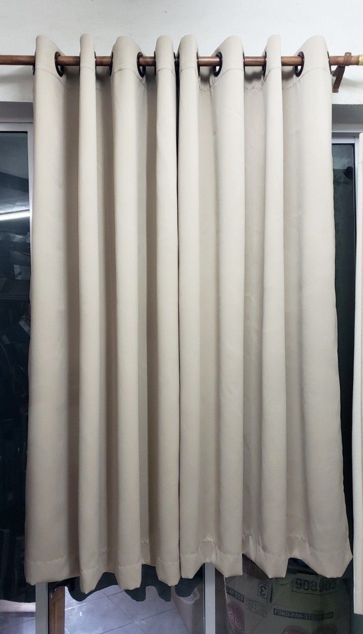 ผ้าม่านกันแสง UV95% รุ่นโมเดิร์น(ไม่มีลาย)สีเบจน้ำตาล ก.270*ส.255ซม./ผืน(แถมสายรวบม่านและตะขอเกี่ยว)