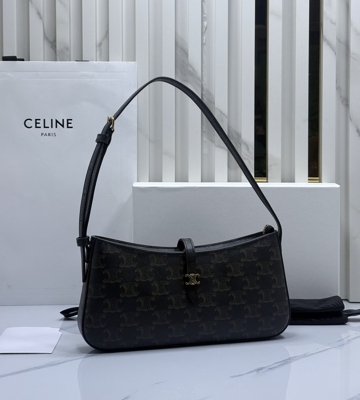 ORI หนังแท้ | CELINE TINA SHOULDER BAG IN Triomphe canvas กระเป๋าสะพายไหล่ทรงพอช ดีไซน์ใหม่ก่อนใคร เรียบง่ายหรูหราลงตัว สไตล์วินเทจลัคชูดูแพงสุดๆ ใช้งานได้หลากหลายโอกาส ขนาดกำลังดีพาพาสะดวก