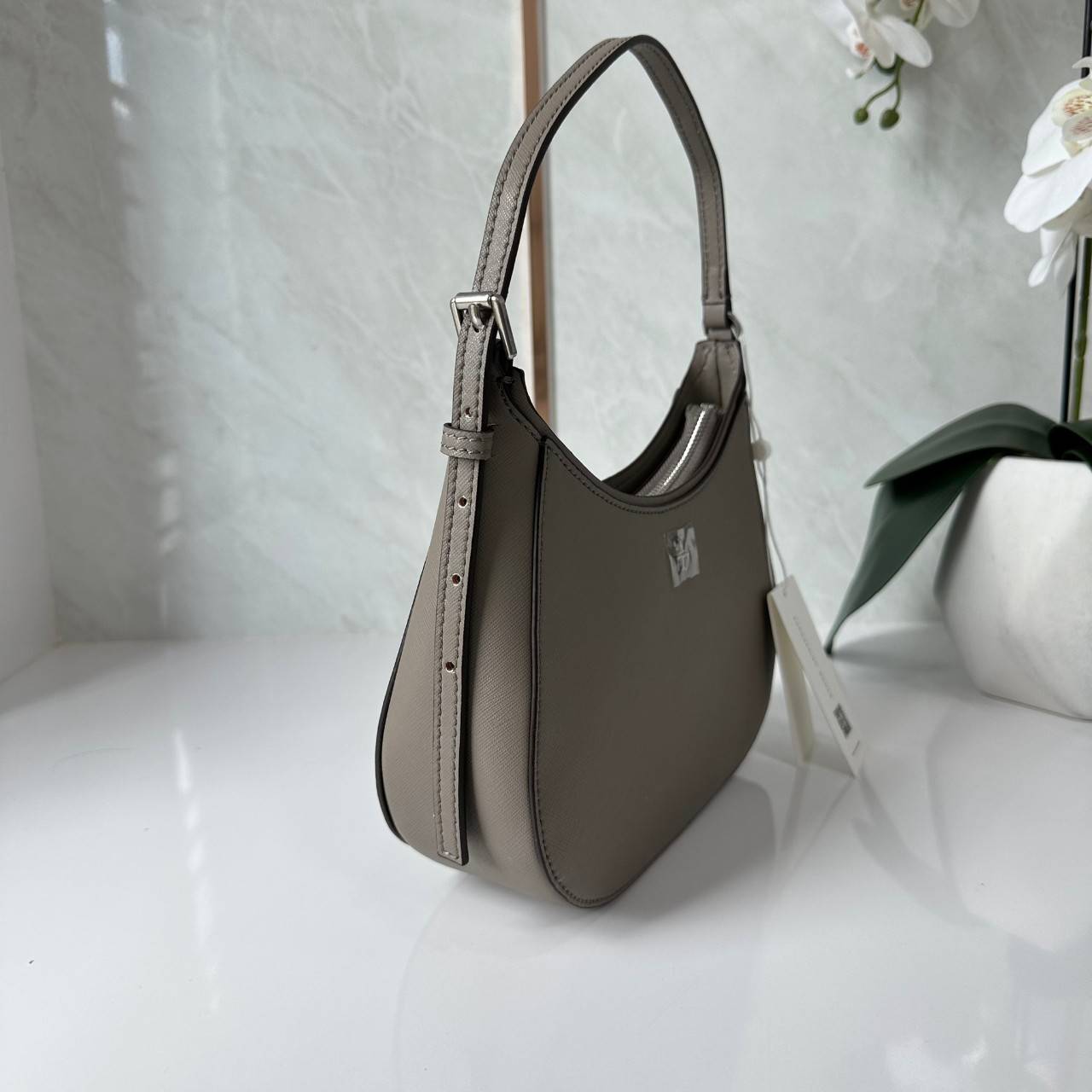 TORY BURCH EMERSON ZIP SHOULDER BAG 137416 / TORY BAG พร้อมส่ง 3 สี กระเป๋าสะพายไหล่ / คล้องแขน หนังซาเฟียโน่ ทนทาน