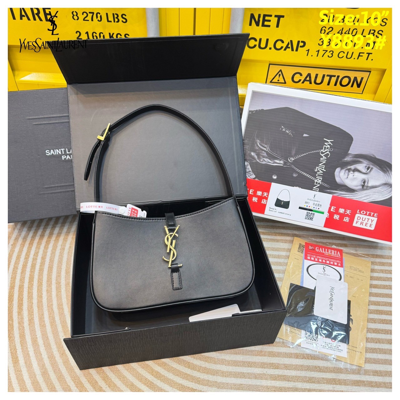 YSL le 5 à 7 Hobo Bag กระเป๋าสะพายไหล่ดีเทลหรู ฮอตไม่หยุด ฉ่ำสุดตัวแม่ คลาสสิค ดีเทลหรู สวยครบทุกมุมตอบโจทย์ทุกไลฟ์สไตล์ ใช้งานได้ง่ายและสะดวก หนังเรียบสวยน้ำหนักเบา คมชัด ดูแพงที่สุด