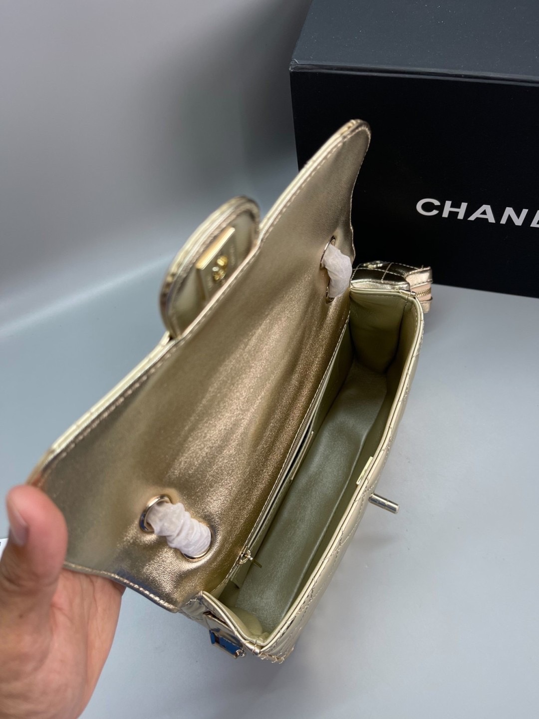 Chanel FLAP BAG & STAR COIN PURSE / CHANEL 24C Gold Metallic Mini Flap Bag กระเป๋าสะพายสีทองเงางามสุดหรู ผู้ดีสุด รวยสุดไปเลยค่า เกรดวีไอพี 1:1 เกรดดีสุด ผ่านทุก ตม ใช้งานต่างประเทศได้