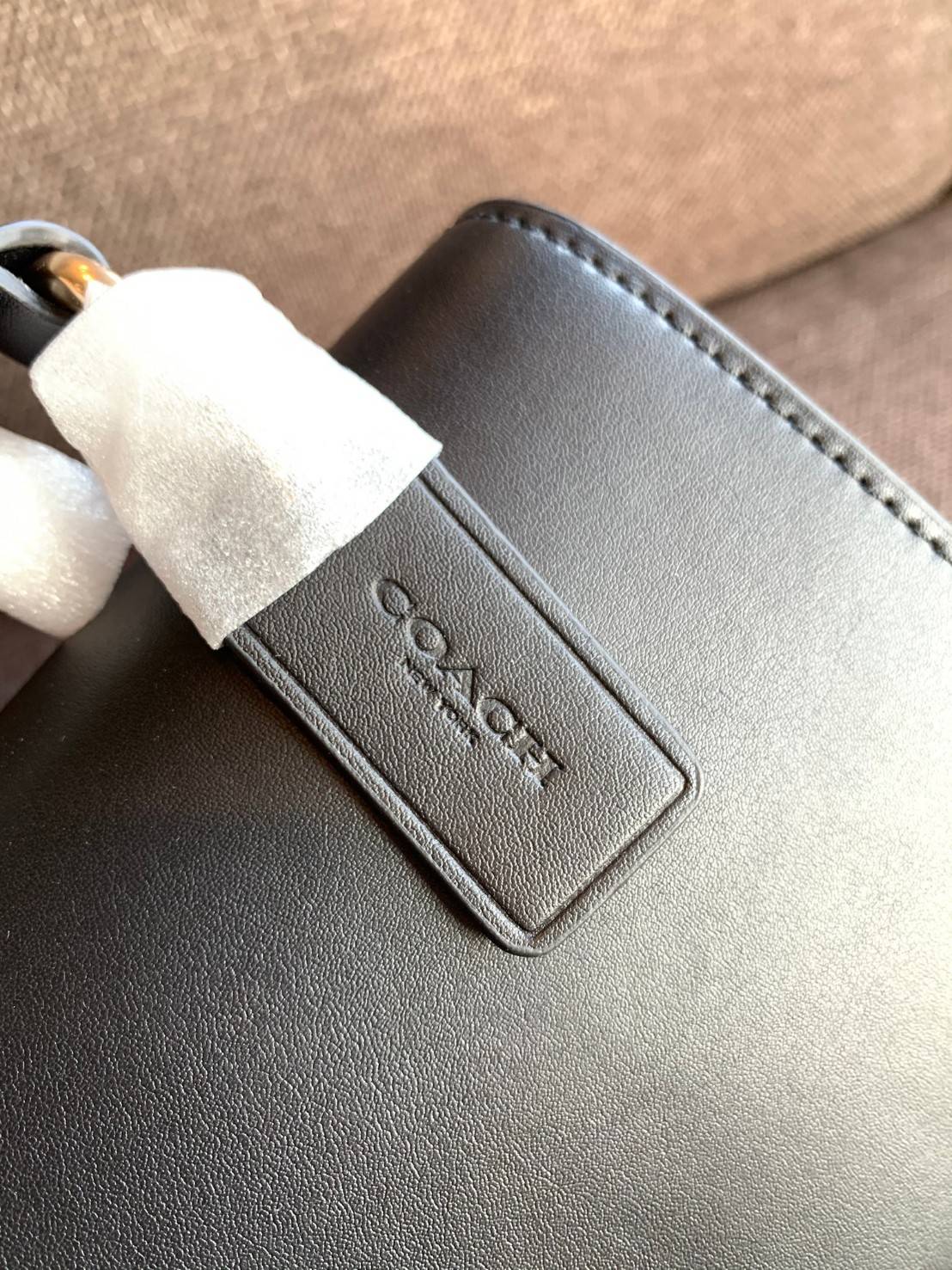 สวย หรู ดูดี รุ่นนี้กัยเลยค่า!! COACH TILLY TOP HANDLE SATCHEL IN SIGNATURE ((76620)) พร้อมส่งความสวย ห้ามพลาดค่ะ! กระเป๋าหิ้ว//คล้องมือ//สะพายข้างได้ ทรงสวย หนังแท้เรียบ+ลายCได้สวยงามค่ะ เปิดปิดกระเป๋าแบบหมุนล็อค ภายในมีช่องหลักใส่ของ2ช่อง สามารถใส่กระเป