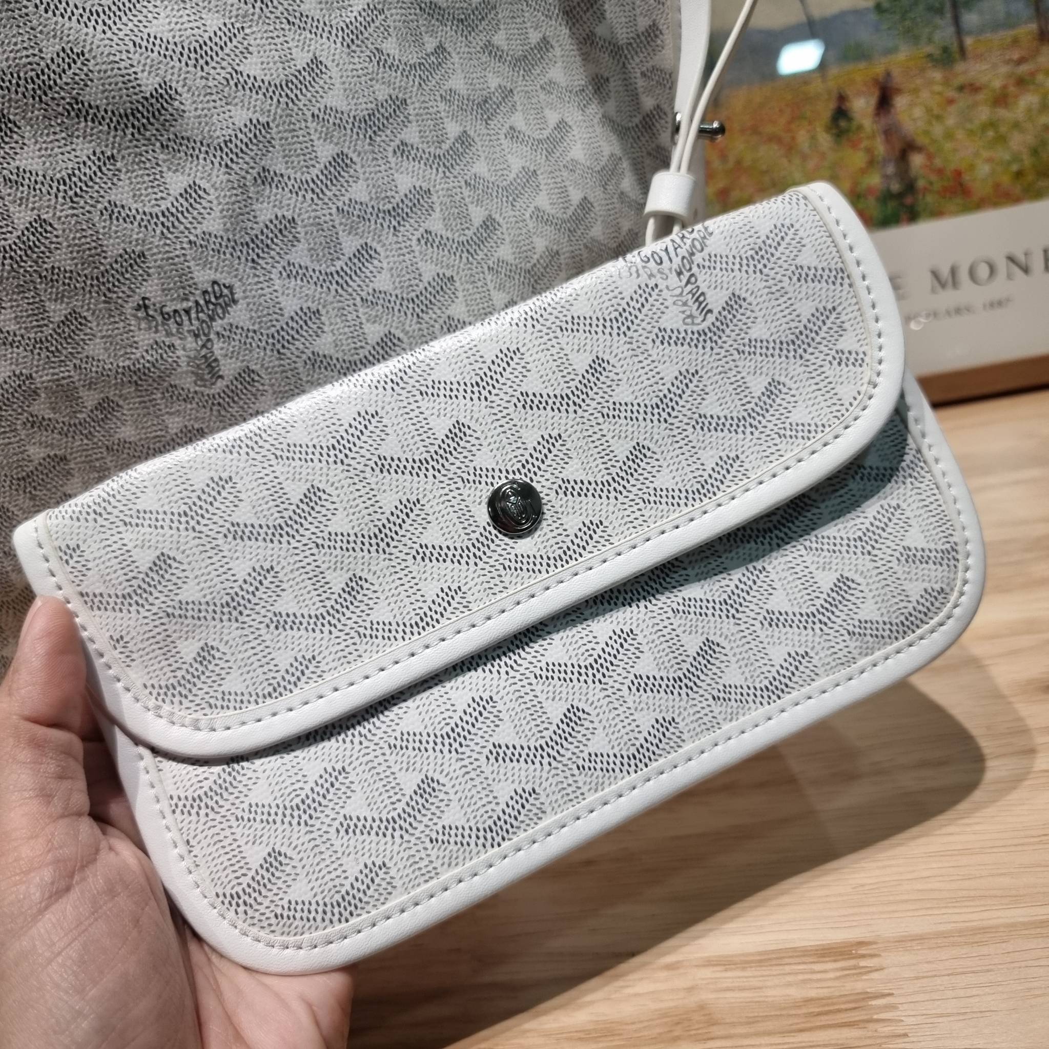 GOYARD ANJOU REVERSIBLE TOTE กระเป๋าสะพายทรงโท้ท ใบใหญ่จุใจ!! กลับด้านใช้ได้ทั้ง 2 ด้าน มาครบสีขายดี เลิศทุกสี รูปทรงคลาสสิค ดีไซน์เป็นเอกลักษณ์