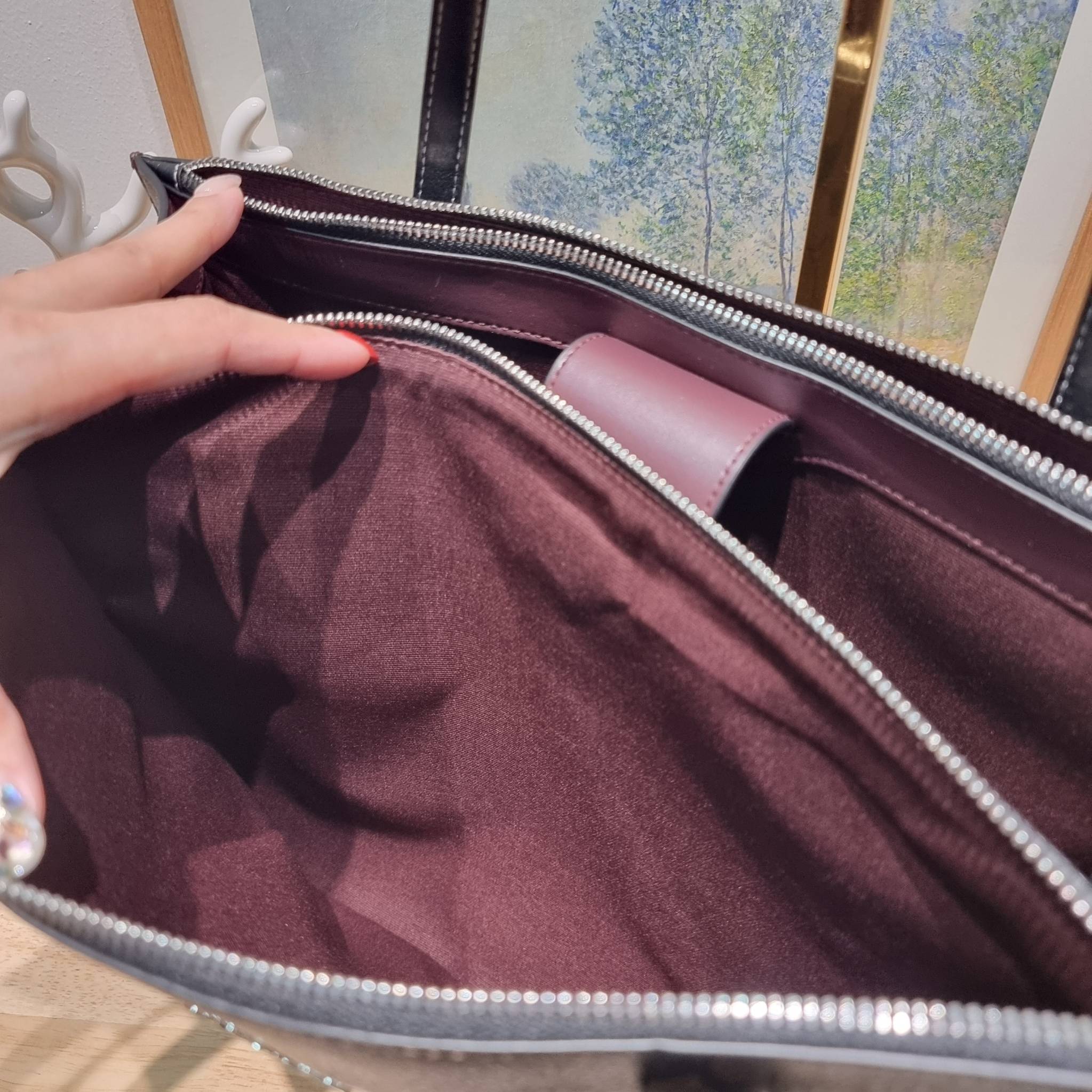 COACH NINA TOTE IN SIGNATURE CANVAS CL399 พร้อมส่ง 2 สี กระเป๋าโท้ทสะพายไหล่ ใบใหญ่ คอลเลคชั่นใหม่ ตอบโจทย์คนที่ชอบใส่ของเยอะๆได้อย่างดี ดีไซน์รูปทรงคลาสสิค เรียบหรู