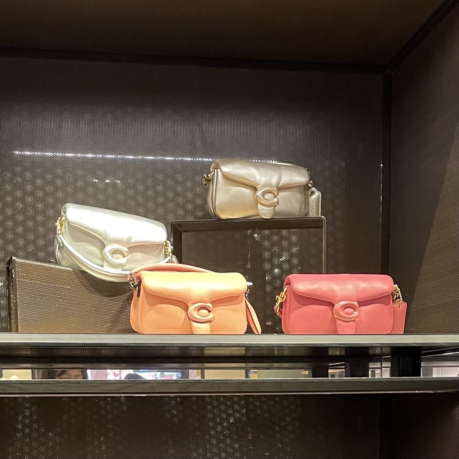 น้องสวยมากก สินค้าจริงสวยกว่าในรูป ไม่จกตาค่ะ! COACH PILLOW TABBY SHOULDER BAG 18 ((C3880)) 📣 พร้อมส่งที่ไทย คุณภาพเกินราคา! กระเป๋าหิ้ว//สะพายแบบครอสบอดี้ร์ 🔺หนัง nappa อย่างดี หนานิ่ม นุ่มมากๆ หลงรักน้องแน่นอน