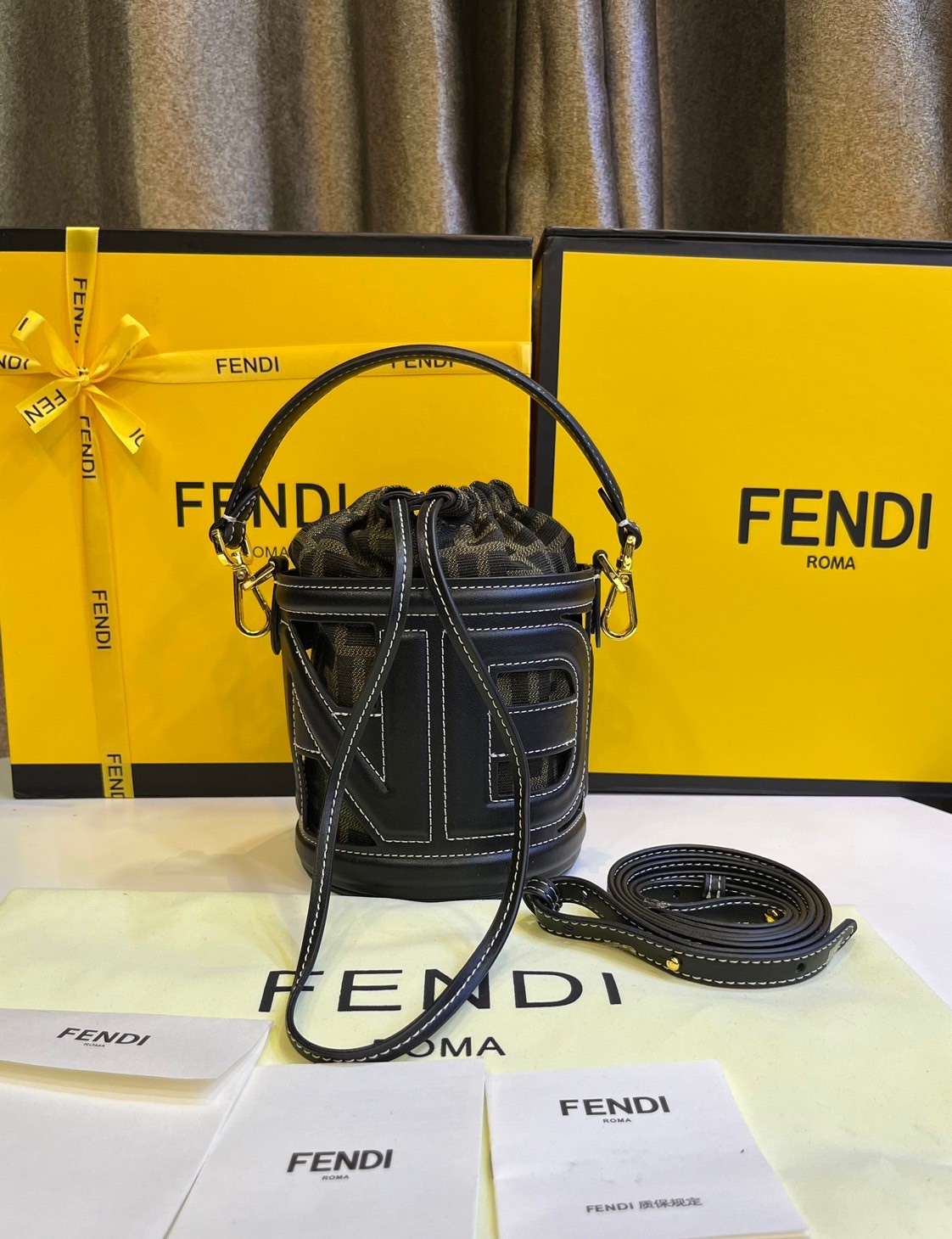 พร้อมส่ง 2 สี FENDI Step Out canvas bucket bag MINI 13cm กระเป๋าสะพายทรงบัคเก็ต ไซส์มินิ เกรดออริ สลับแท้ 1:1 ใช้ต่างประเทศได้